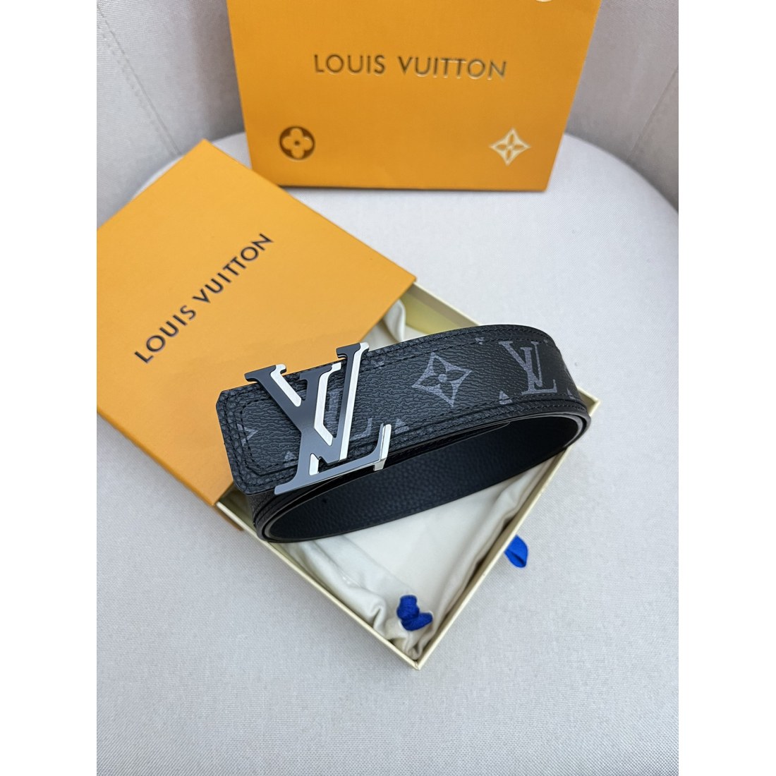 Lv Fade LOGO Calfskin Men's Belt - Ultra-Collection - Image 4