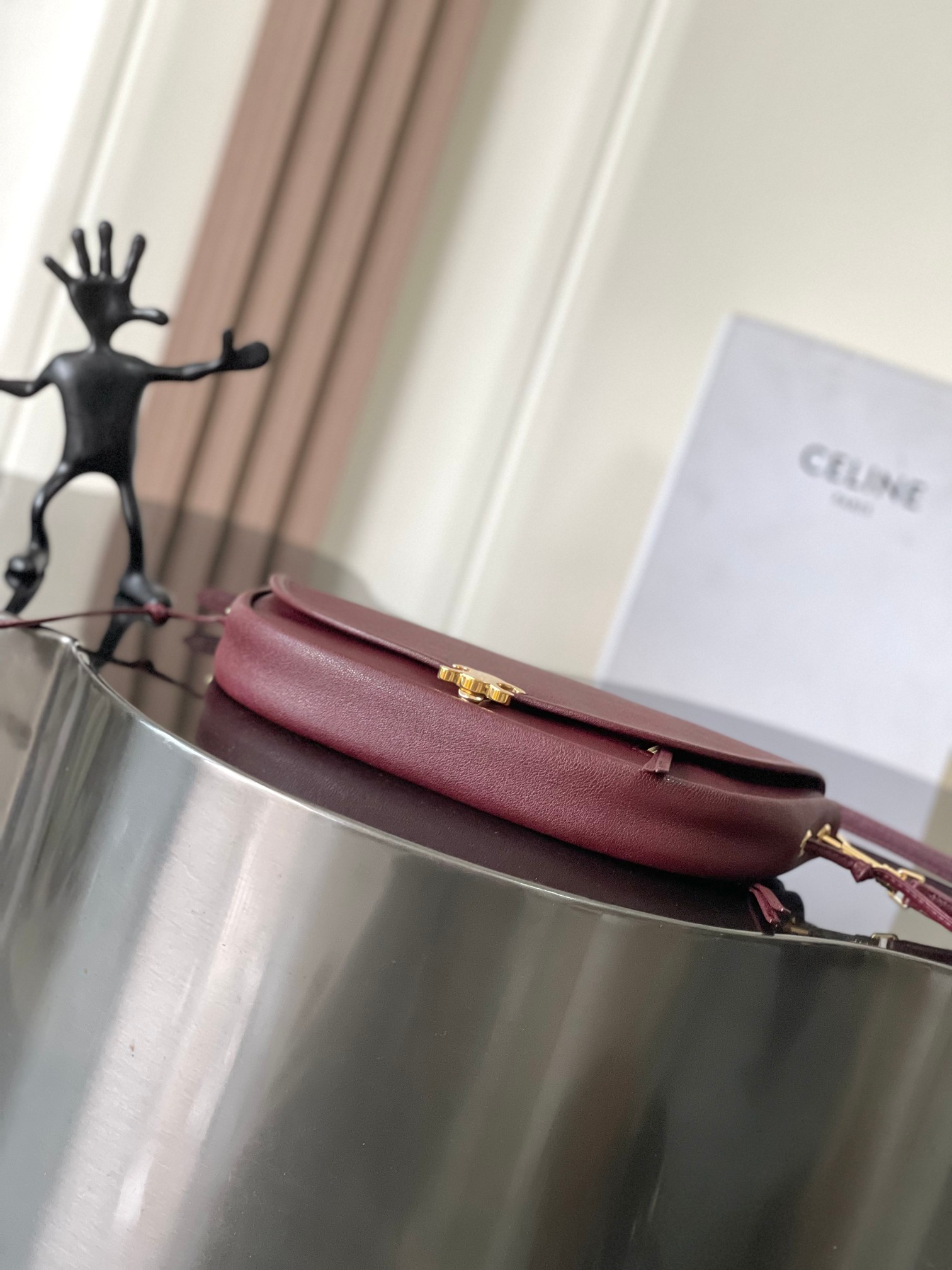 CELINE LITTLE HALFMOON SOFT TRIOMPHE IN SUPPLE SHINY LAMBSKIN L10373778.28PO (25*13*5cm) - Image 5