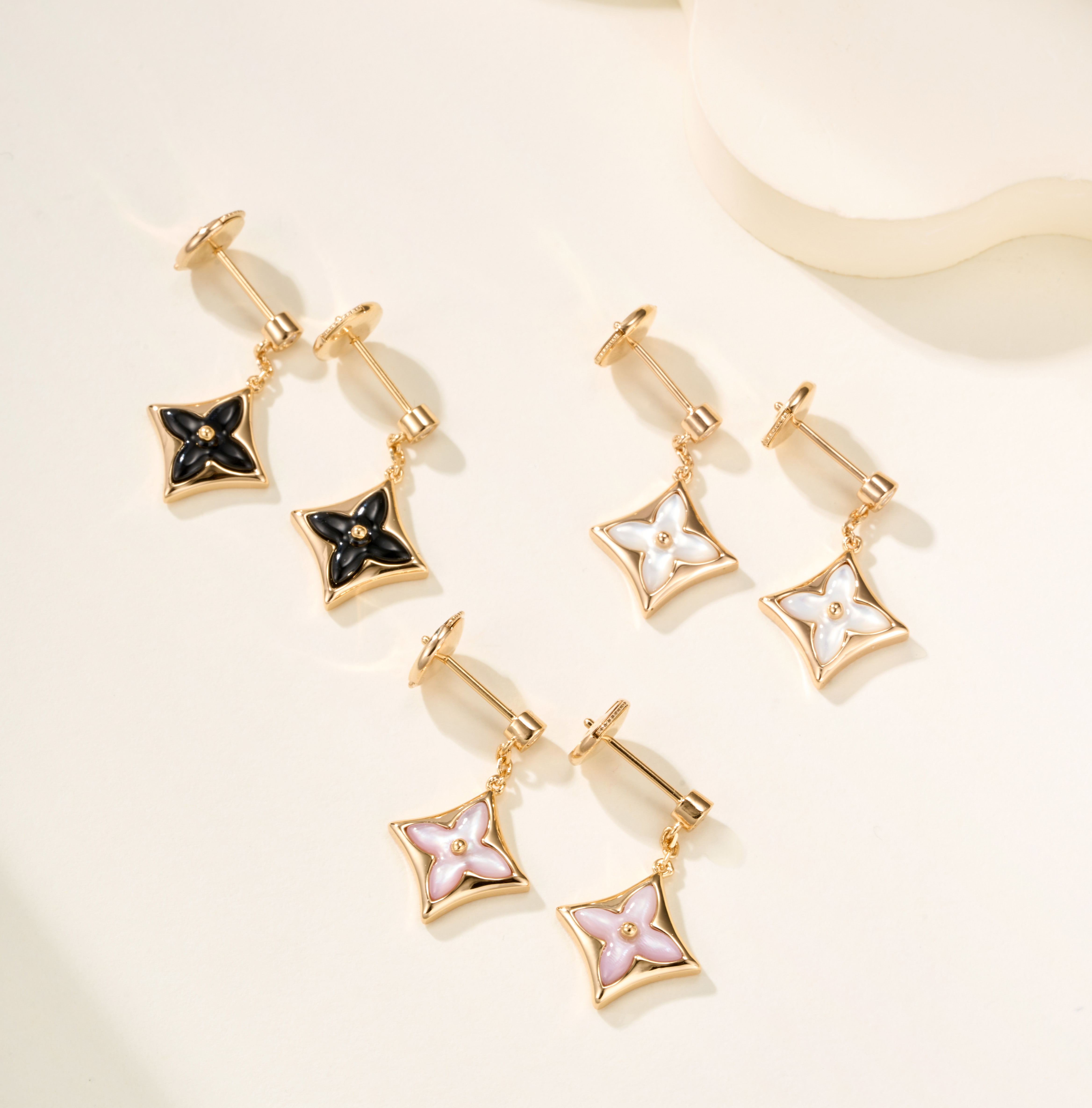 Louis Vuitton Color Blossom Series Mother-of-Pearl Flower Earring - SUPER-MIRROR