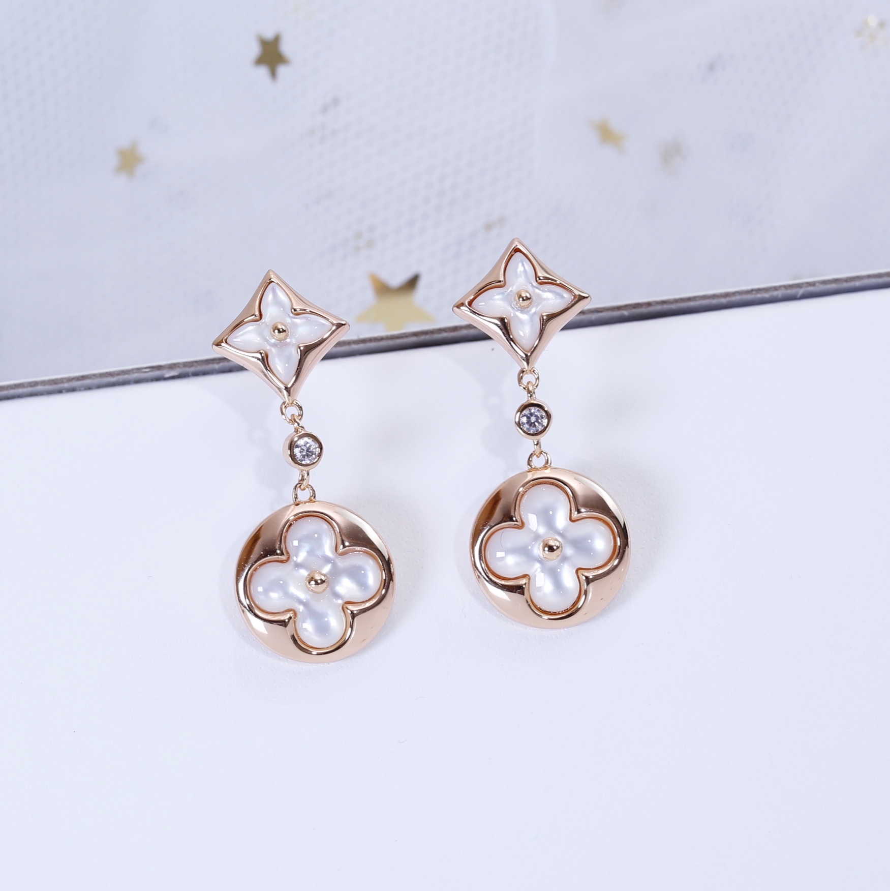 Louis Vuitton Classic Double Flower White Mother-of-Pearl Earrings. - SUPER-MIRROR