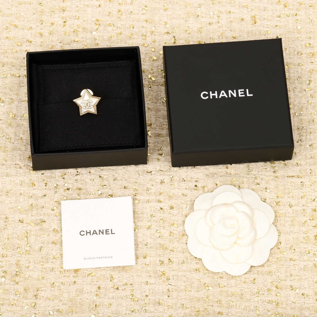 Chanel Five-Pointed Star Double C Brooches