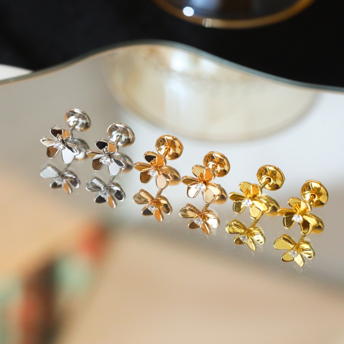 Van Cleef & Arpels Frivole Series Mini Trèfle Stud Earrings.