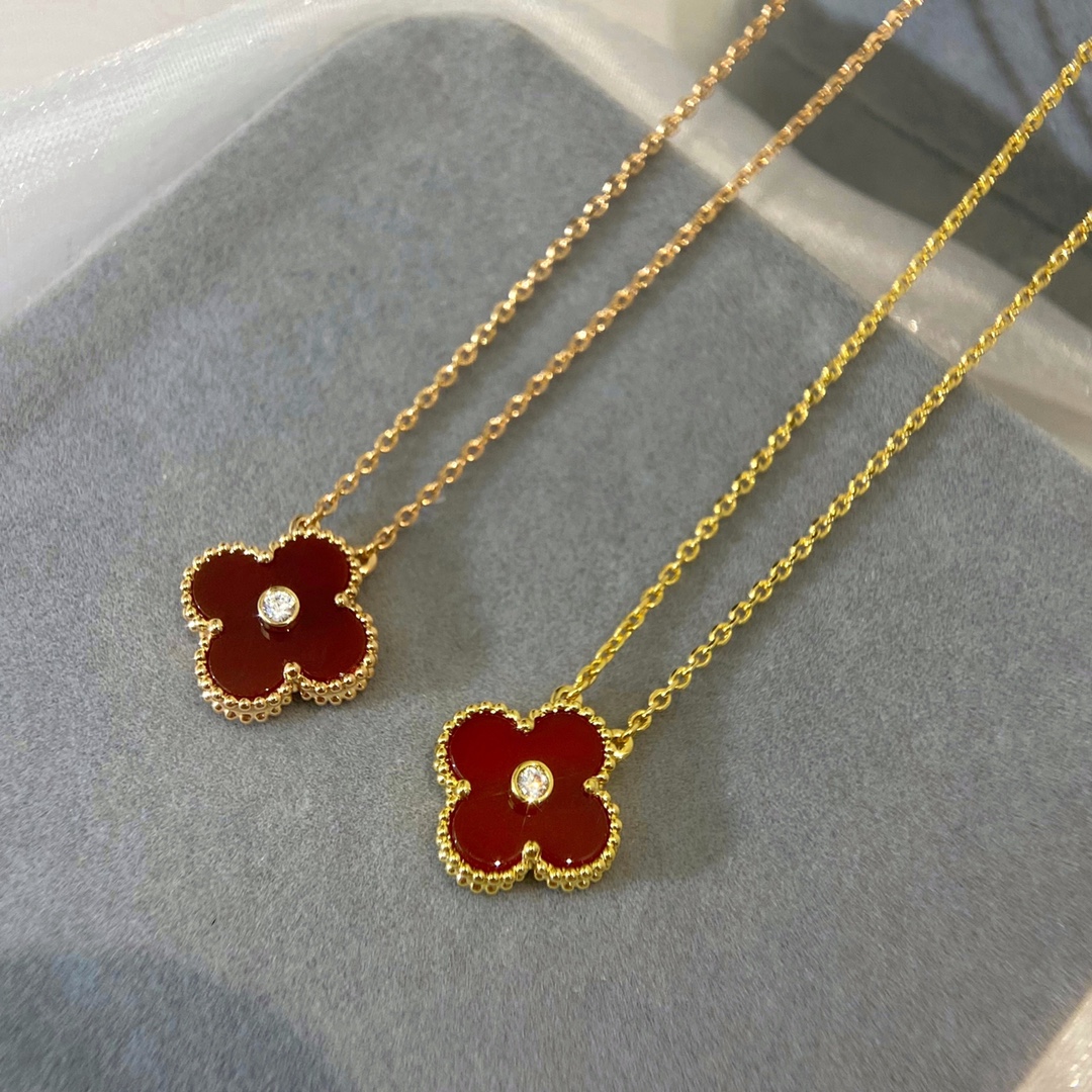 Van Cleef & Arpels Vintage Alhambra Classic Carnelian Single Diamond Necklace - SUPER-MIRROR