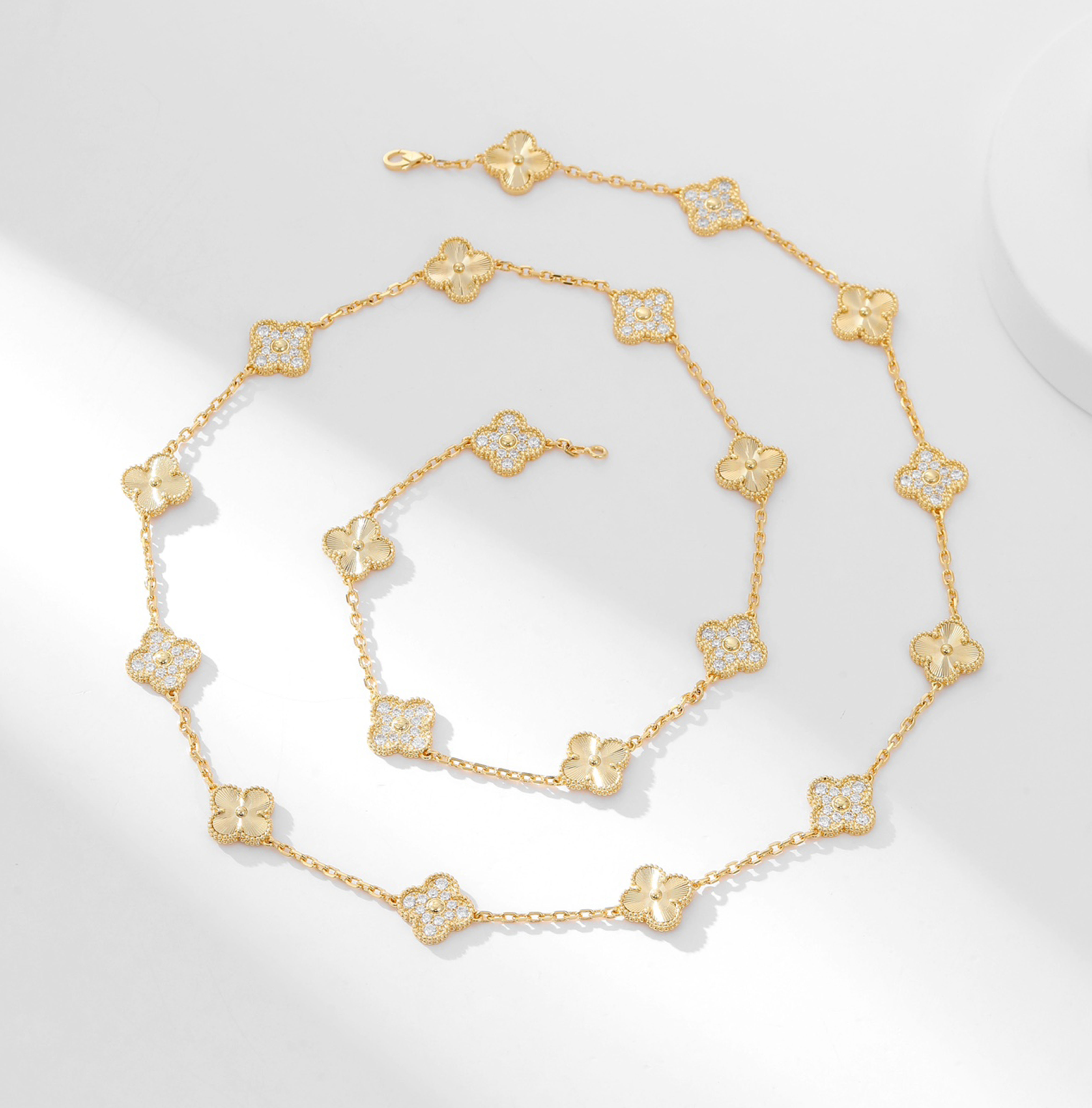 Van Cleef & Arpels Twenty Floral Diamond-Carved Gold Necklace - SUPER-MIRROR