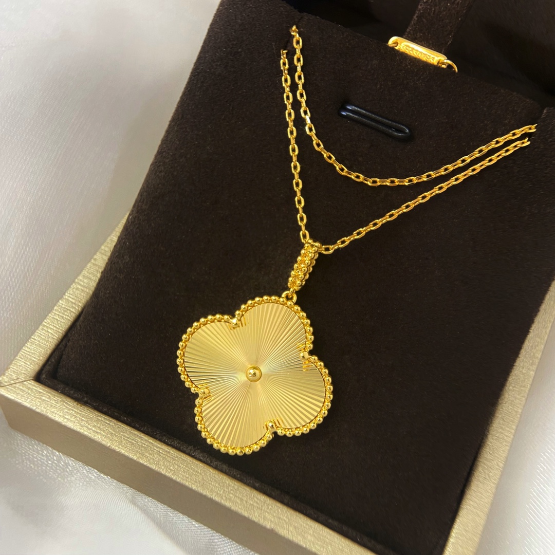 Van Cleef & Arpels Magic Alhambra Carved Flower Necklace, Large Model, Diameter 2.5cm - SUPER-MIRROR