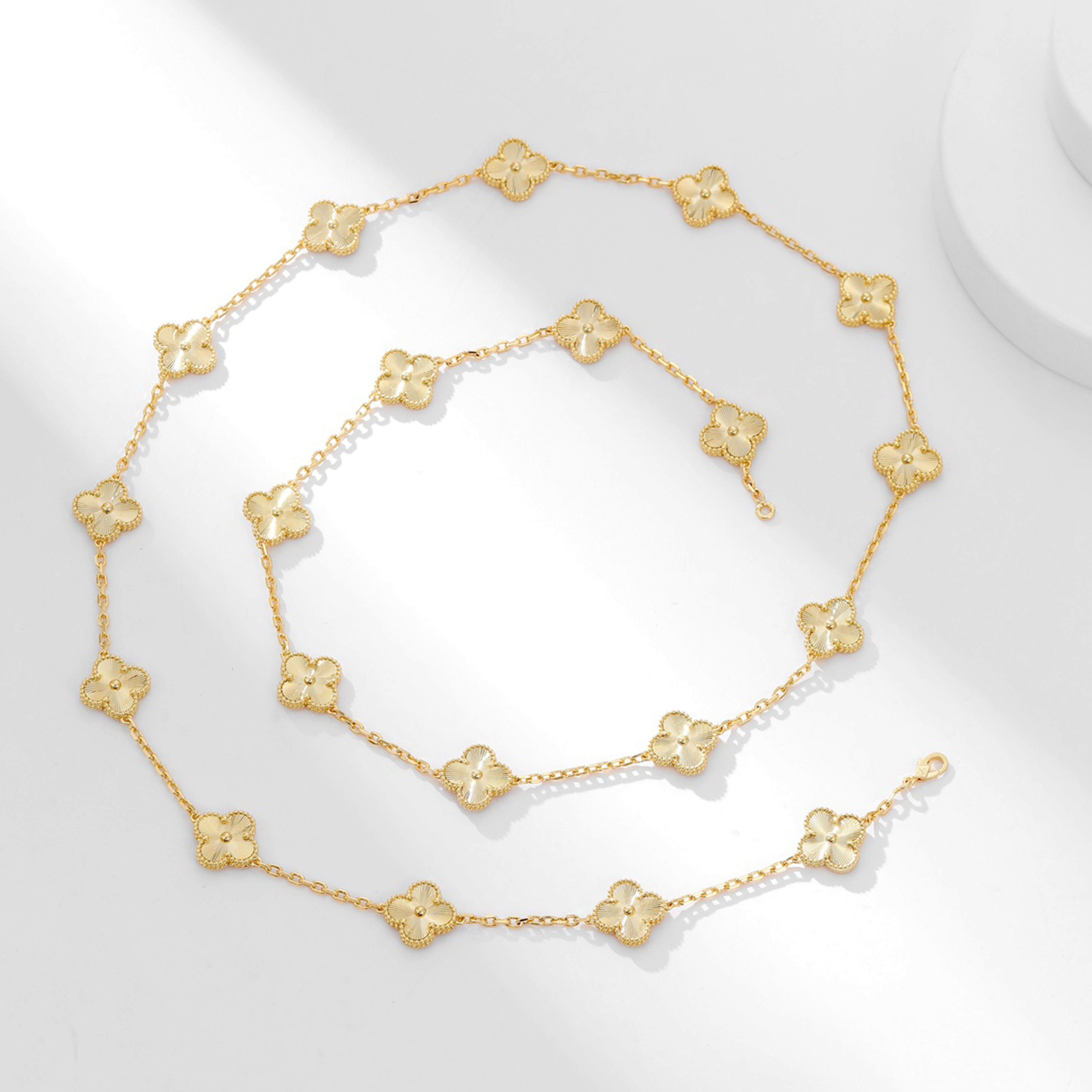 Van Cleef & Arpels Alhambra Vintage Engraved Pendant Necklace - SUPER-MIRROR