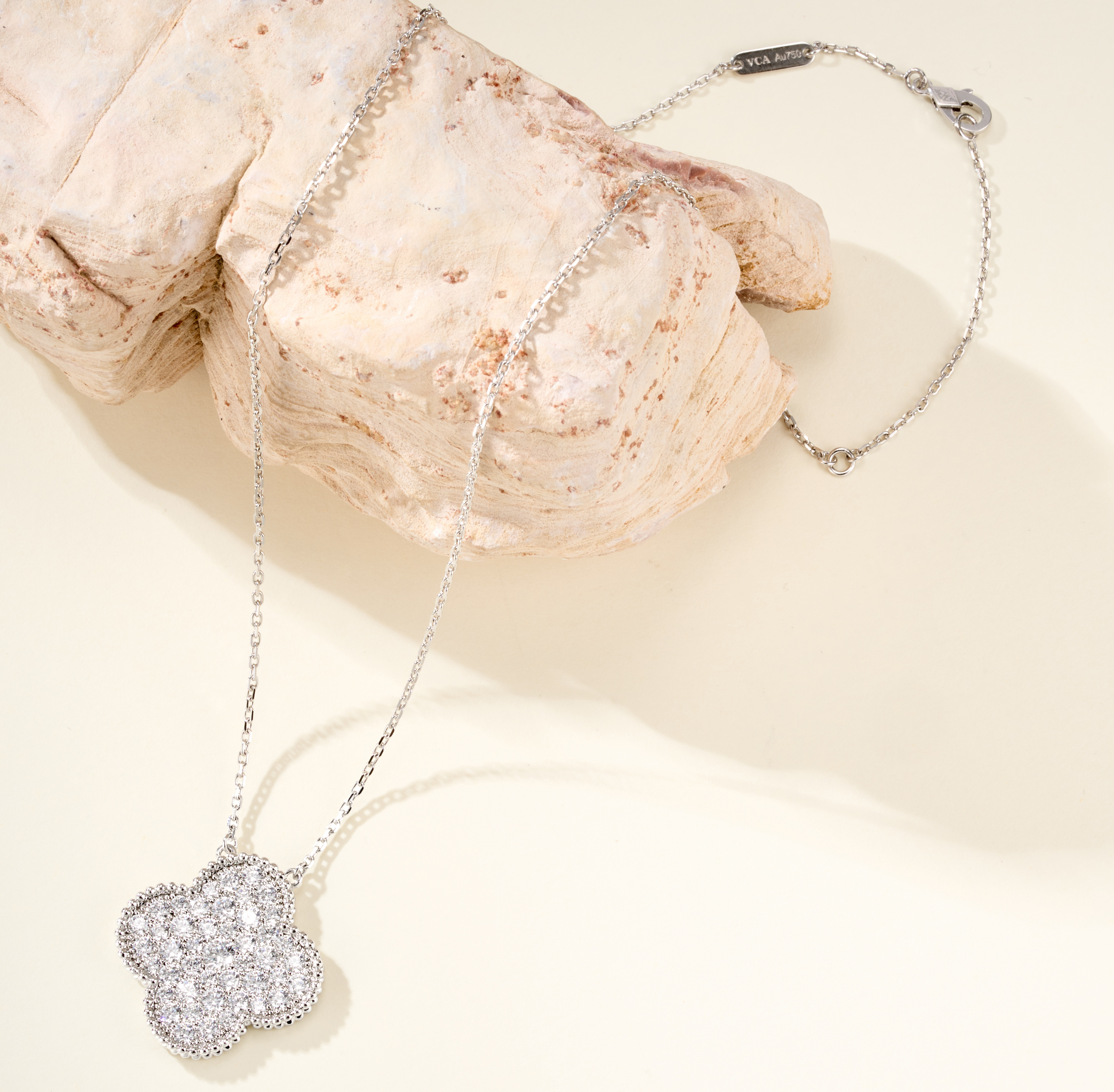 Van Cleef & Arpels Magic Alhambra Classic Large Four-Leaf Clover Full-Pav鑼�Diamond Necklac