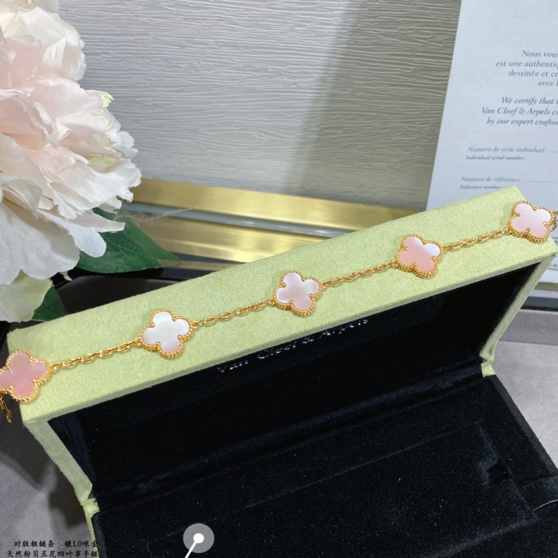 Van Cleef&Arpels Jewelry Bracelets Accessories - Image 9
