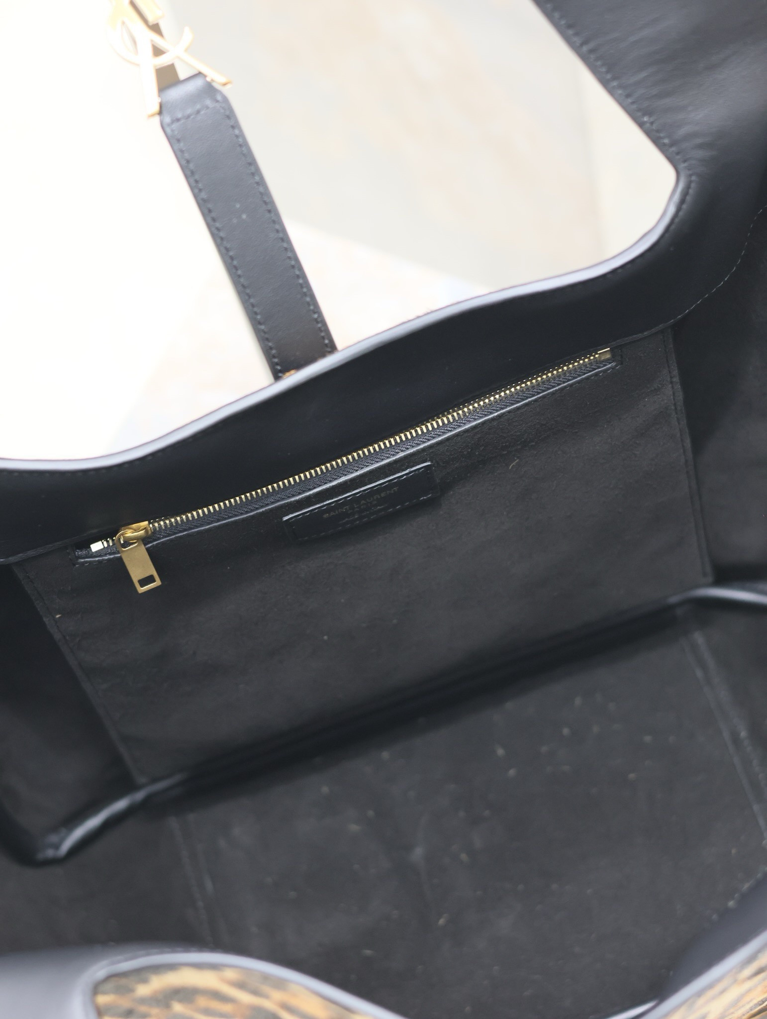YSL LE 5 À 7 BEA 50*28*18cm - Image 5