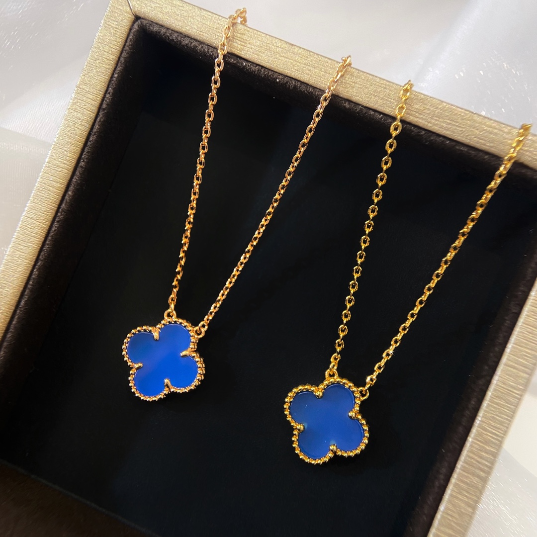 Van Cleef & Arpels Vintage Alhambra Classic Blue Agate Four-Leaf Clover Necklace.Medium - SUPER-MIRROR