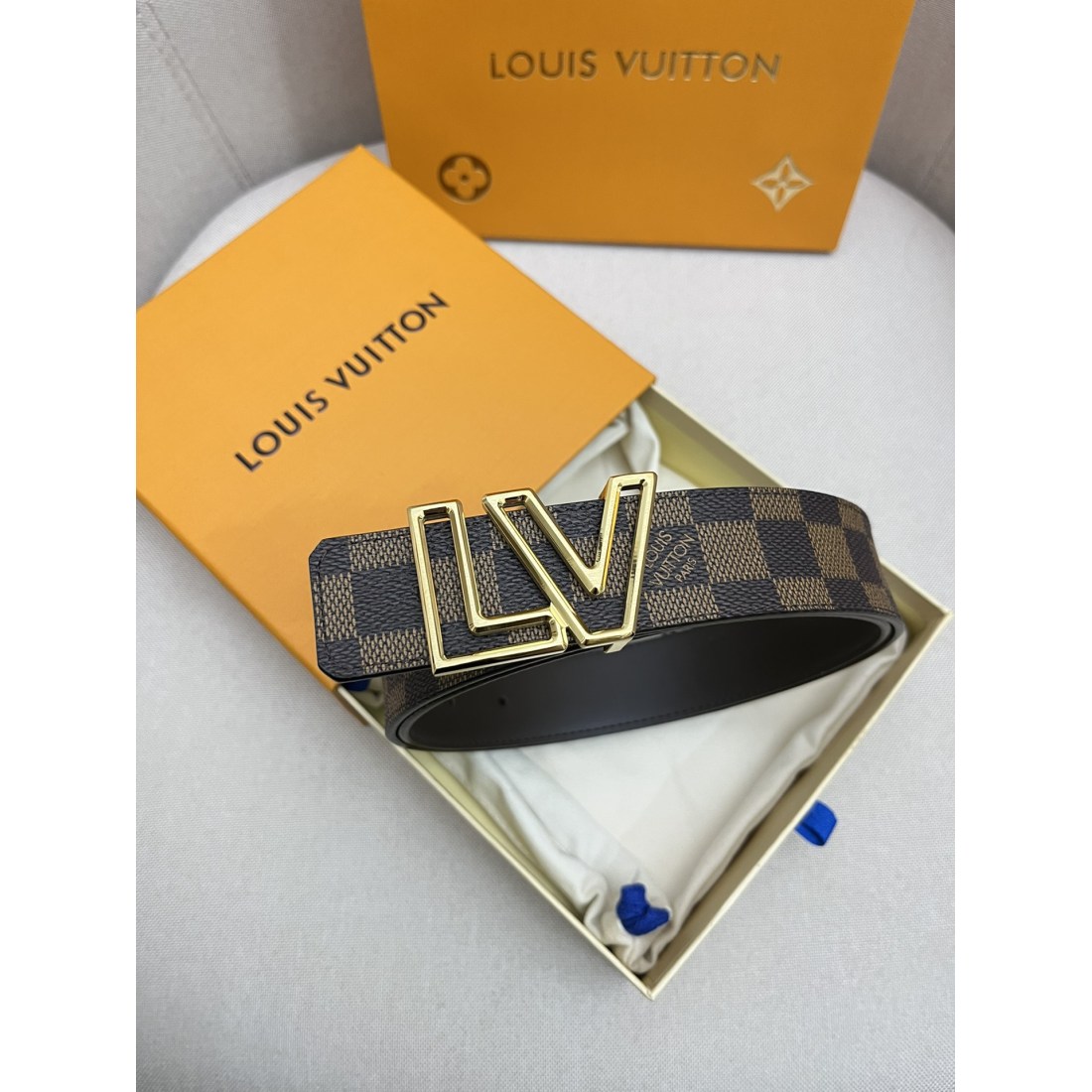 LV Cowhide Men's Belt 40MM - Ultra-Collection - Image 3