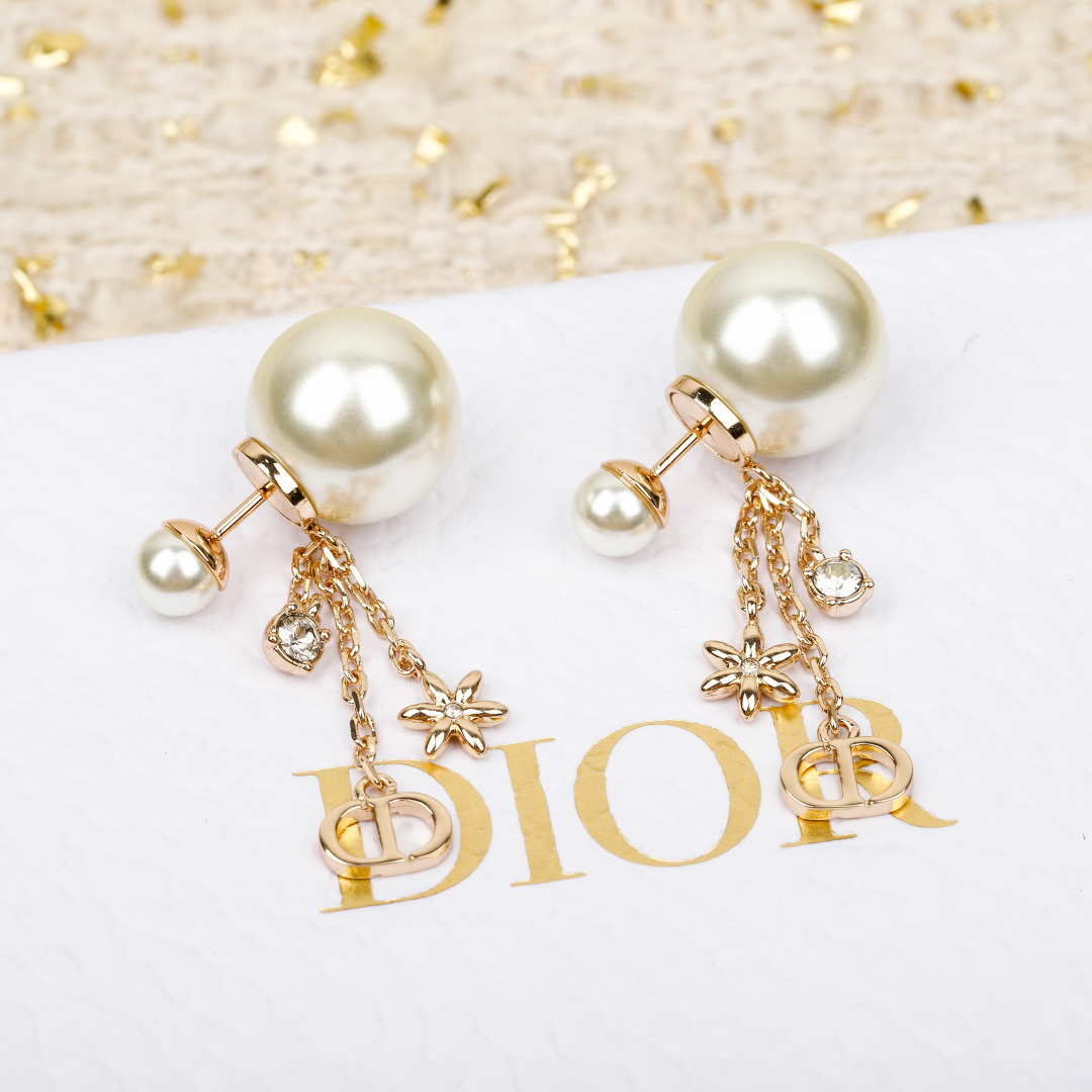 Dior Tassel Pearl Mother-of-Pearl Earrings. - PONI