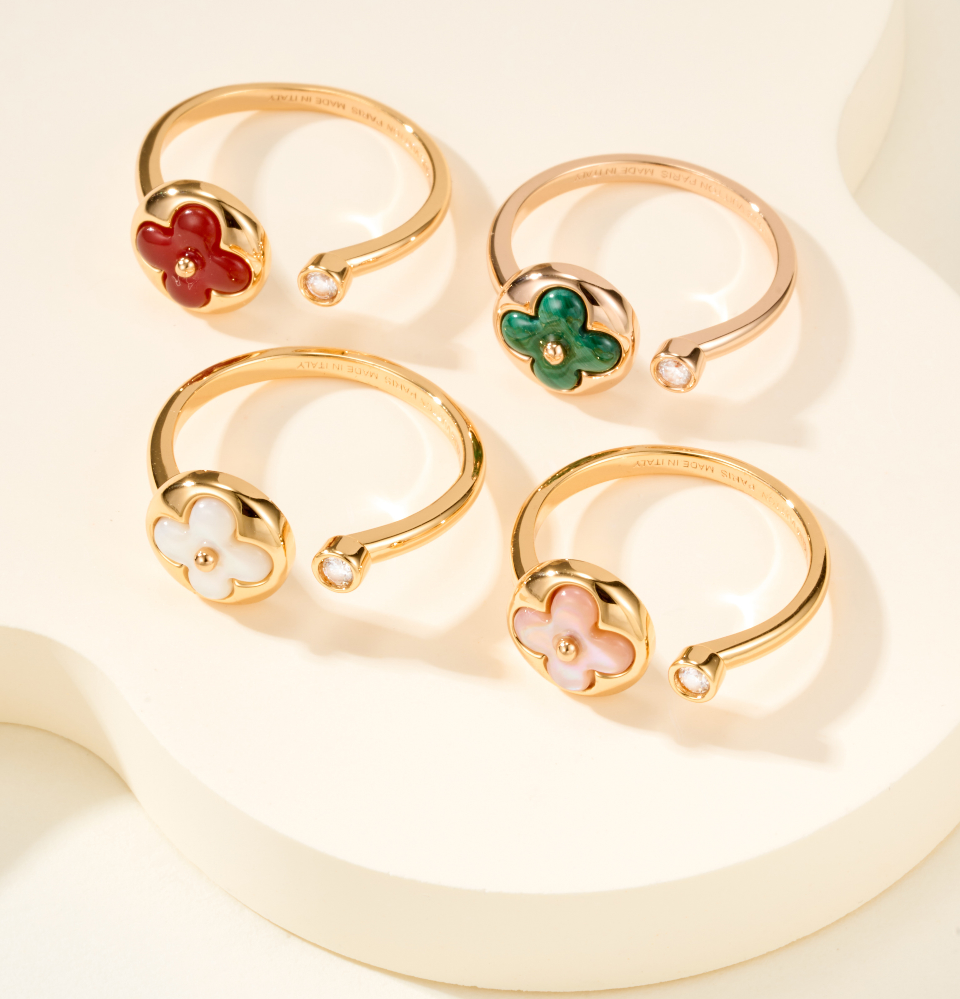 Louis Vuitton Color Blossom Floral Pattern Ring in V-Gold - SUPER-MIRROR
