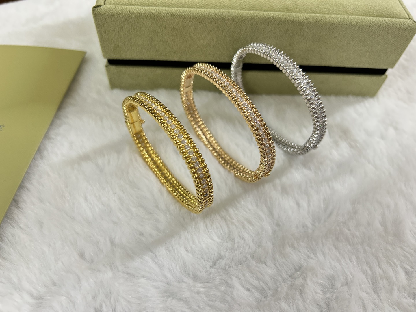 Van Cleef & Arpels Jewelry Bangle A row of diamond bracelets - SUPER-MIRROR