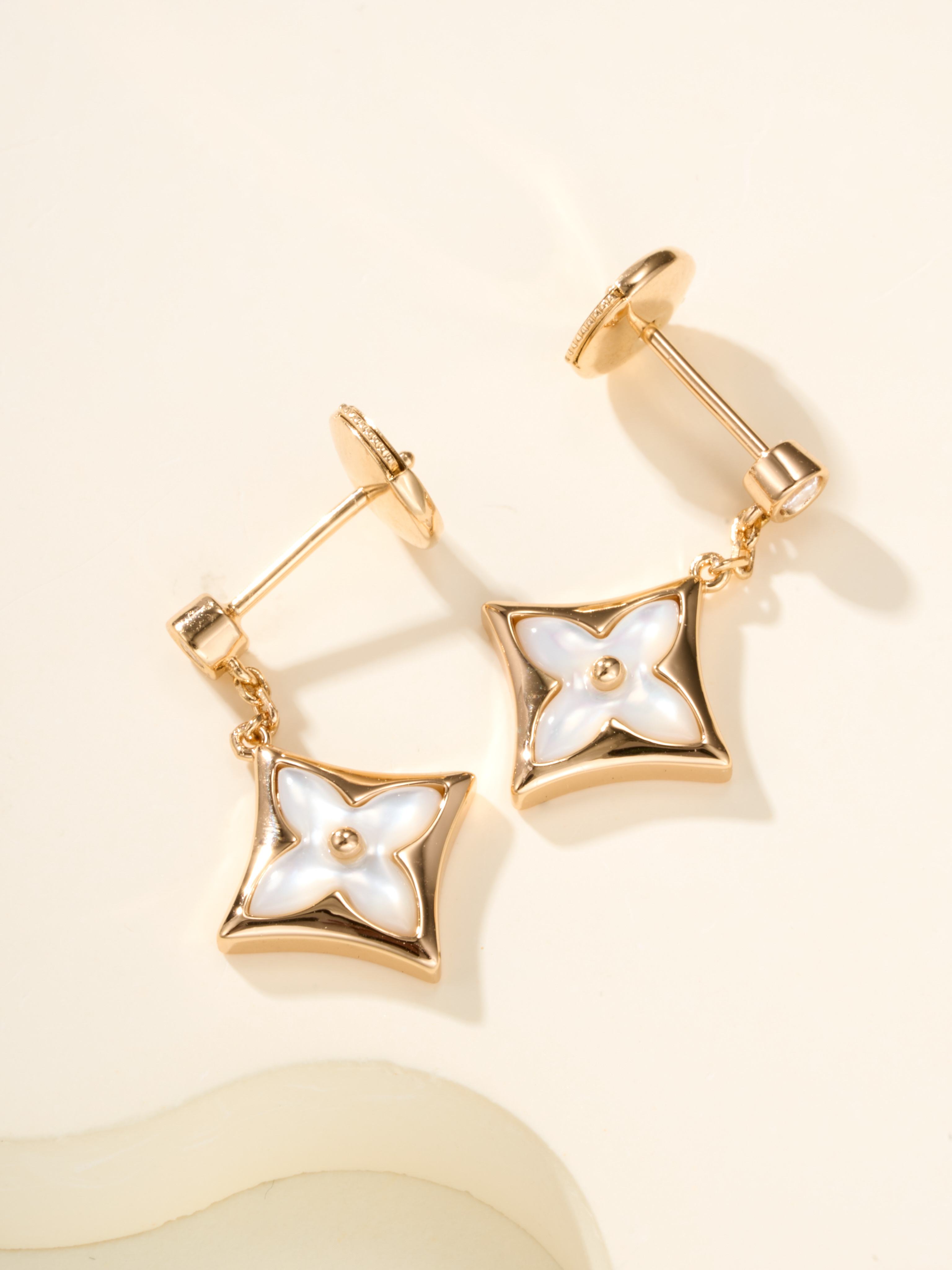 Louis Vuitton Color Blossom Series Mother-of-Pearl Flower Earring - PONI - Image 5