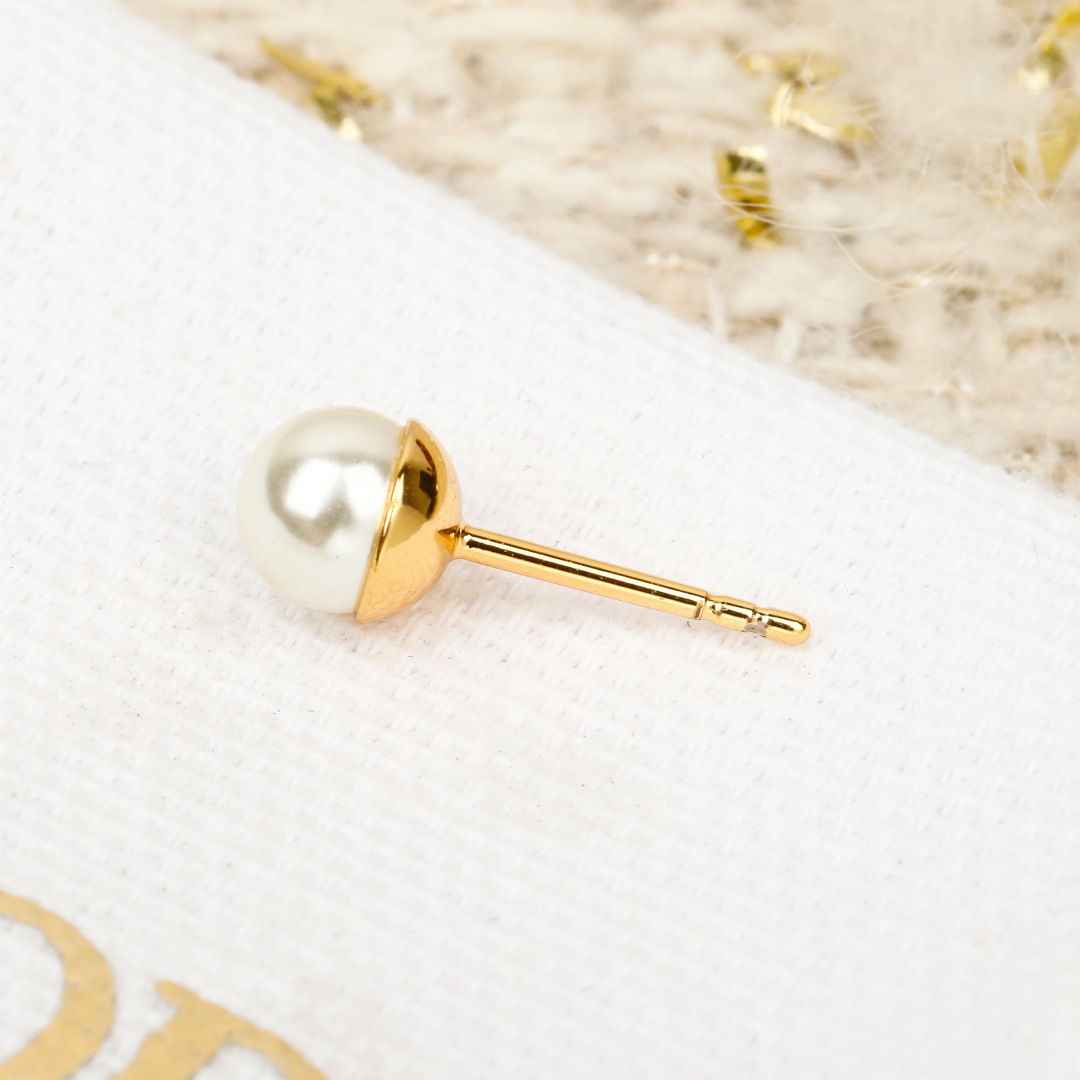 Dior Asymmetric Pearl Mother-of-Pearl Earrings. - PONI - Image 5