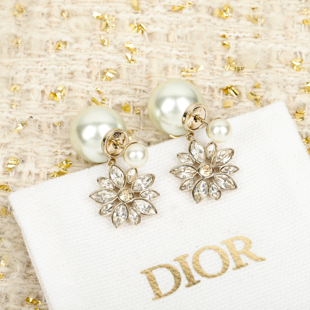 Dior Full Diamond Daisy Pearl Stud Earrings. - PONI
