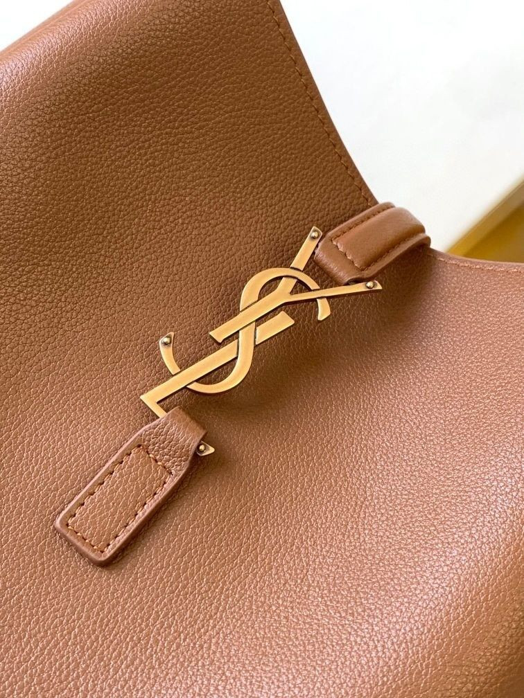 YSL LE 5 À 7 SUPPLE SMALL IN GRAINED LEATHER 23 x 22 x 8.5 cm #2 - Image 9