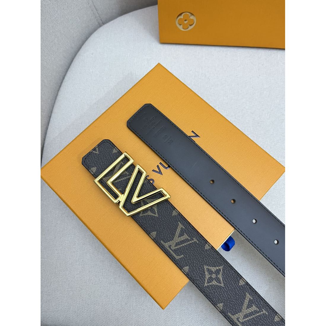 LV Cowhide Men's Belt 40MM - Ultra-Collection - Image 5