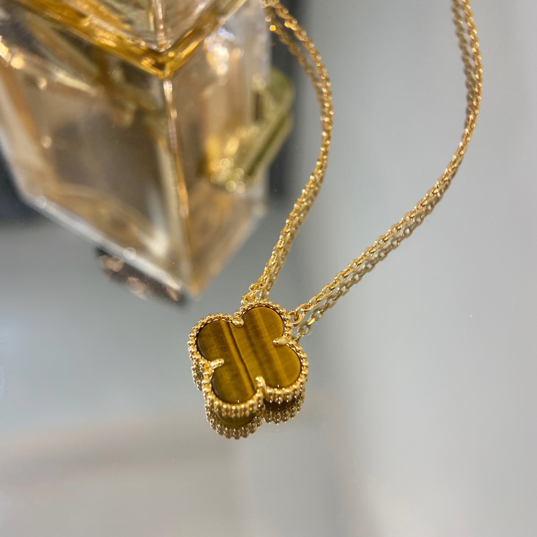 Van Cleef & Arpels Vintage Alhambra Classic Tiger‘s Eye Four-Leaf Clover Necklace.Medium - SUPER-MIRROR