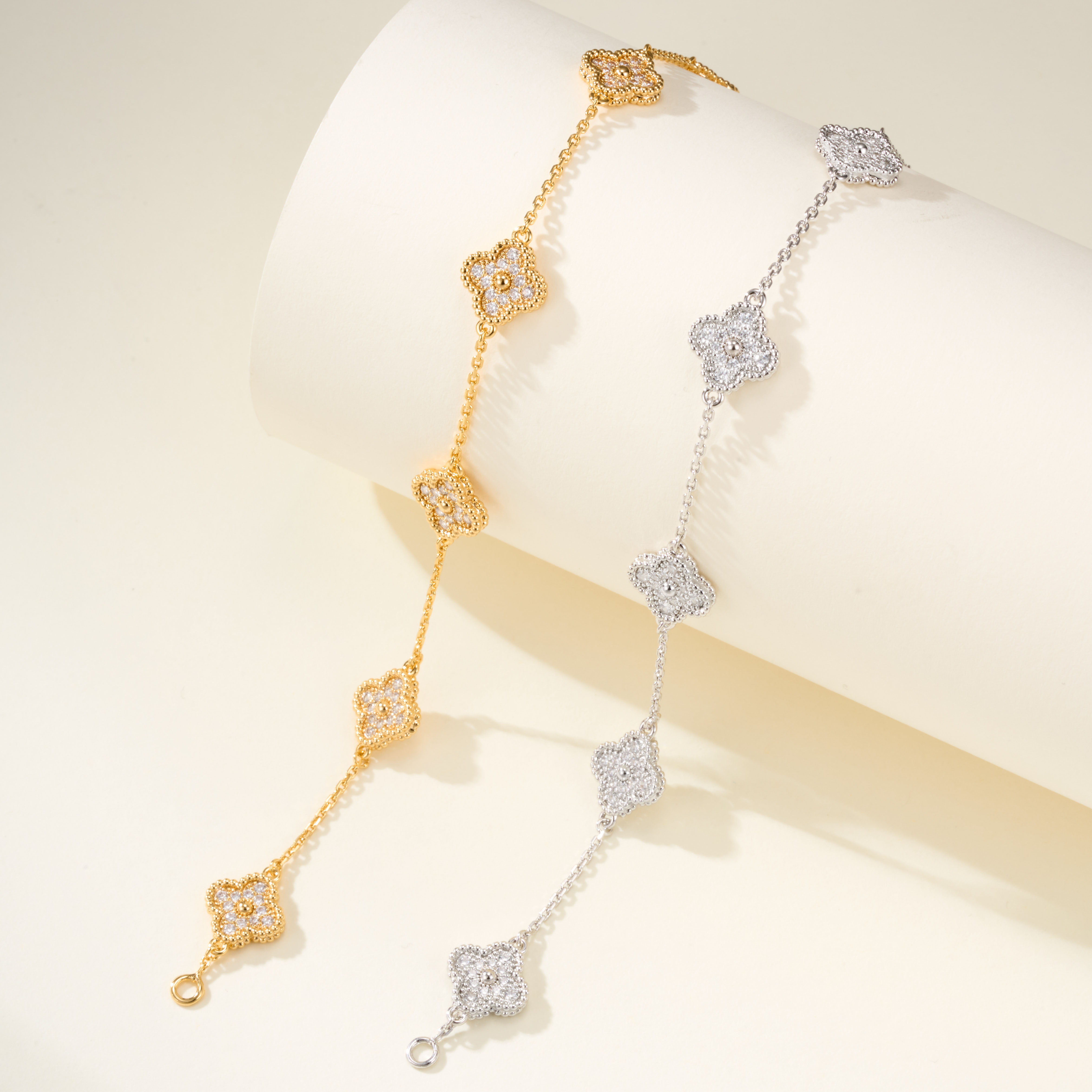 an Cleef & Arpels Sweet Alhambra Bracelet with Six Four-Leaf Clovers - SUPER-MIRROR