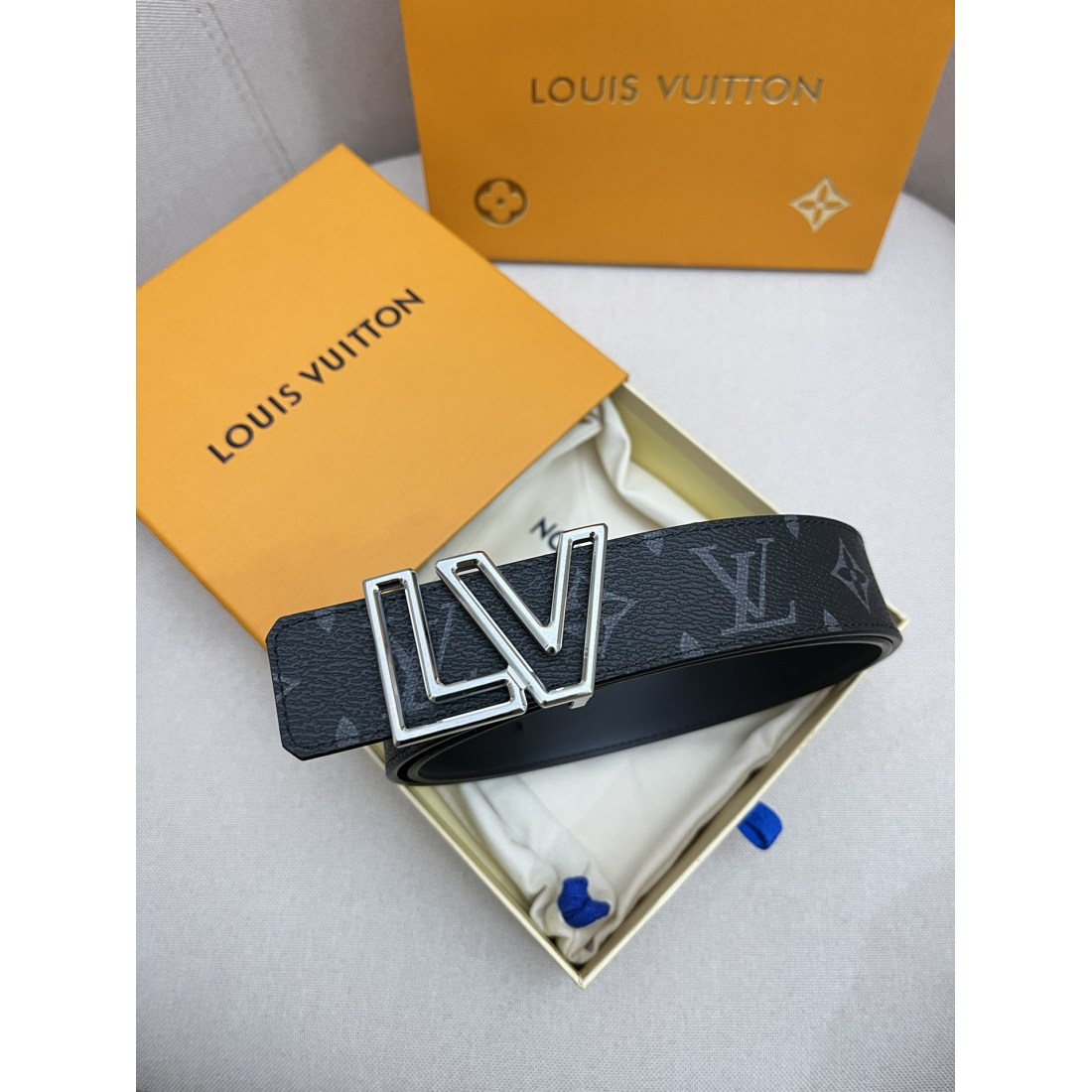 LV Cowhide Men's Belt 40MM - Ultra-Collection - Image 4