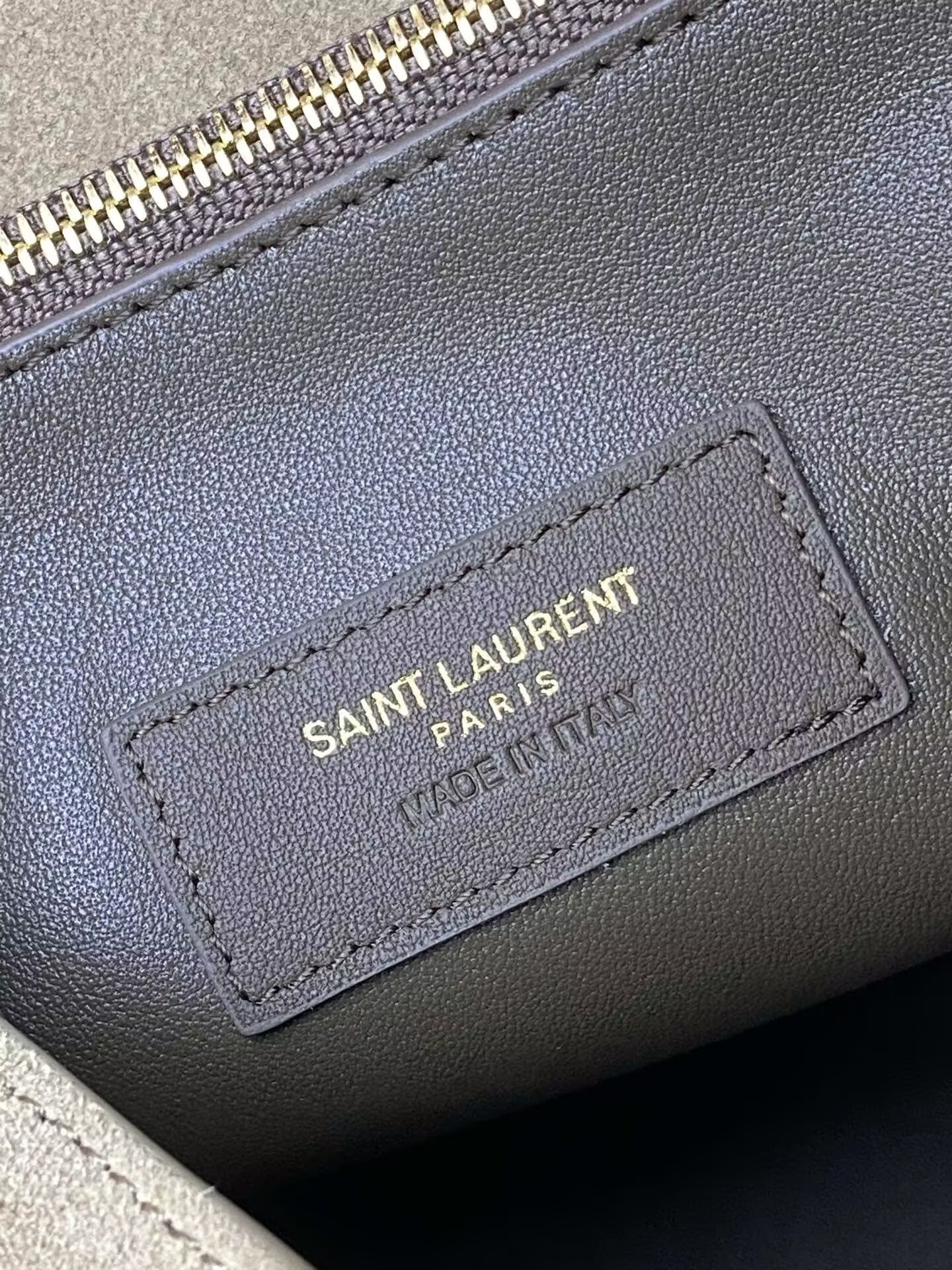 YSL LE 5 À 7 SUPPLE LARGE IN SUEDE 30 X 31 X 13 CM #1 - Image 9
