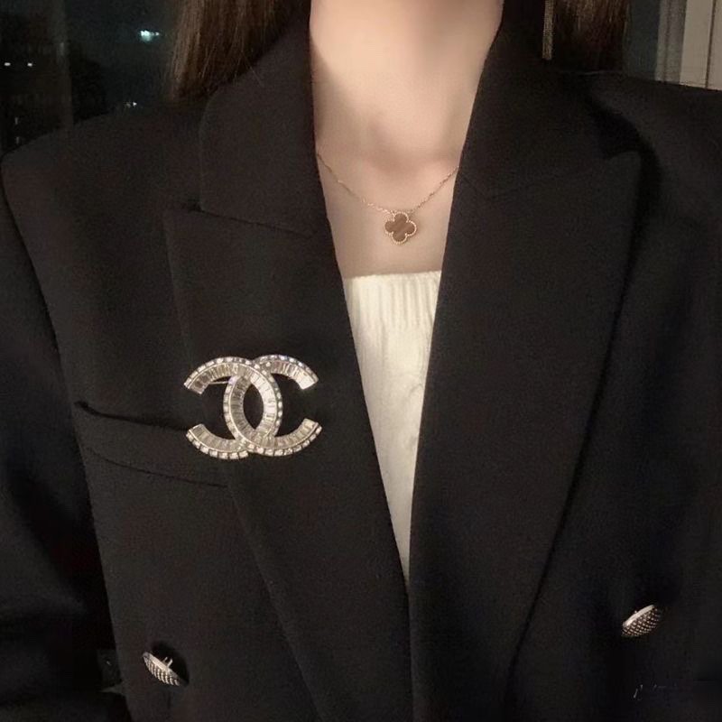 Chanel Brooch 005 - Image 3