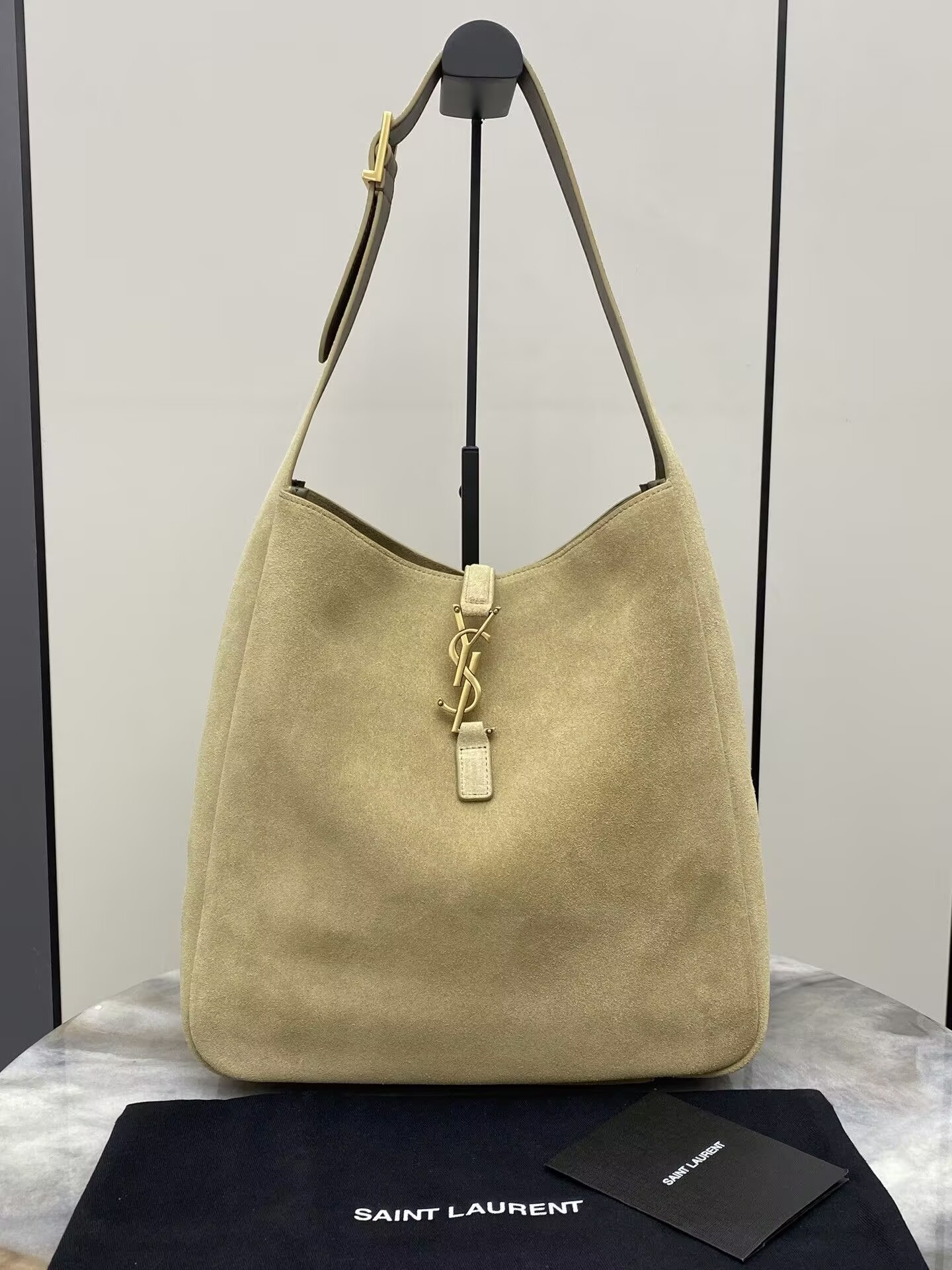 YSL LE 5 À 7 SUPPLE LARGE IN SUEDE 30 X 31 X 13 CM #1 - Image 2
