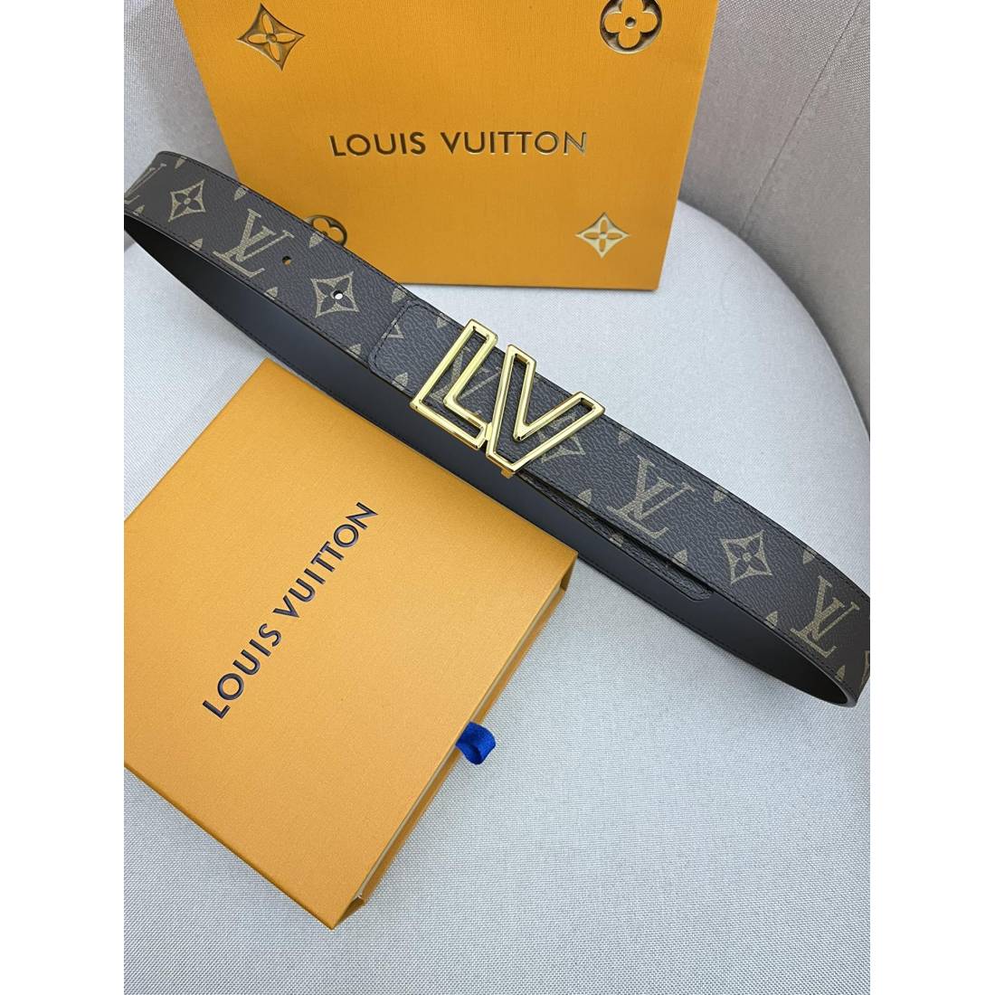 LV Cowhide Men's Belt 40MM - Ultra-Collection - Image 8
