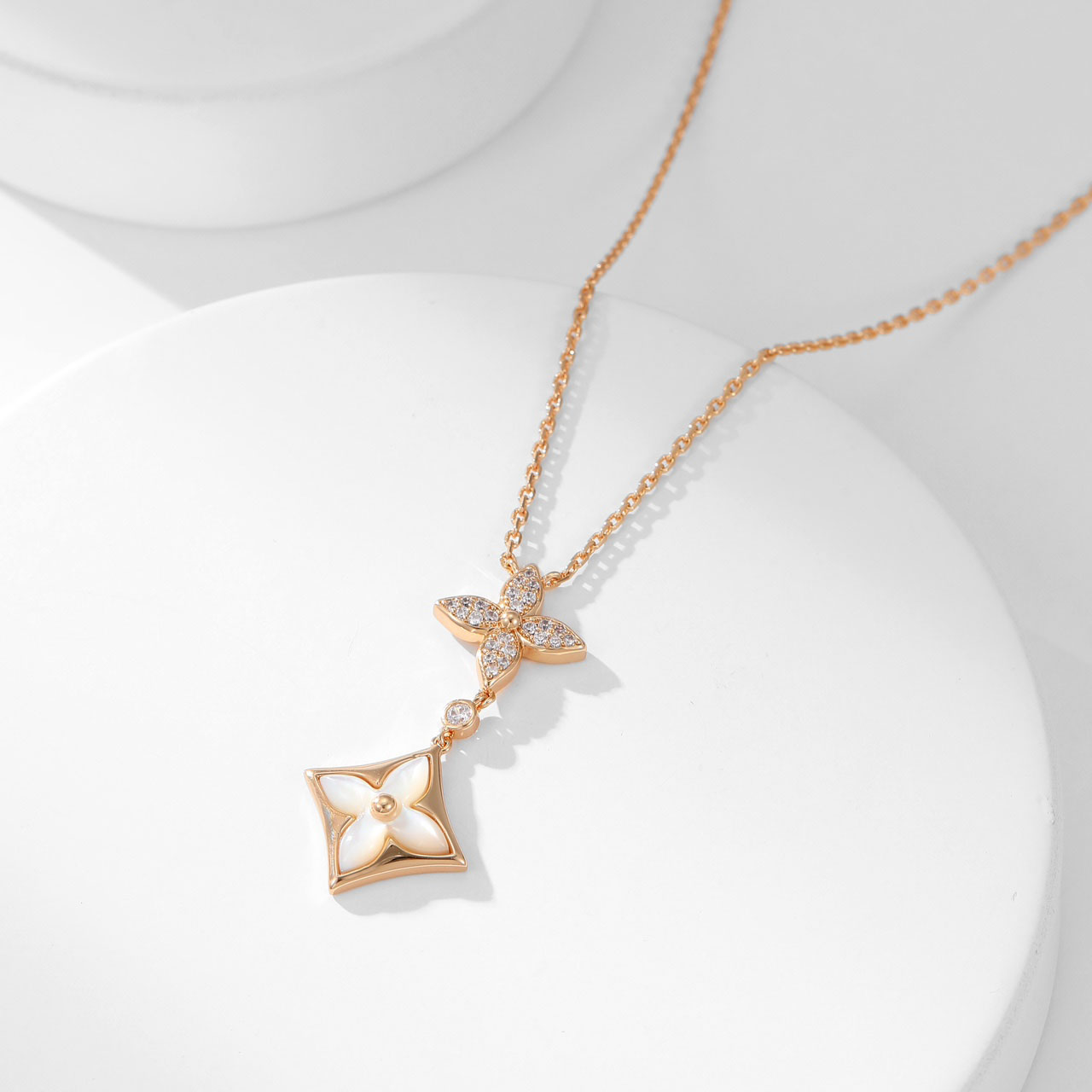 Louis Vuitton Color Blossom Floral Pattern Rhombus Diamond Necklace. - SUPER-MIRROR