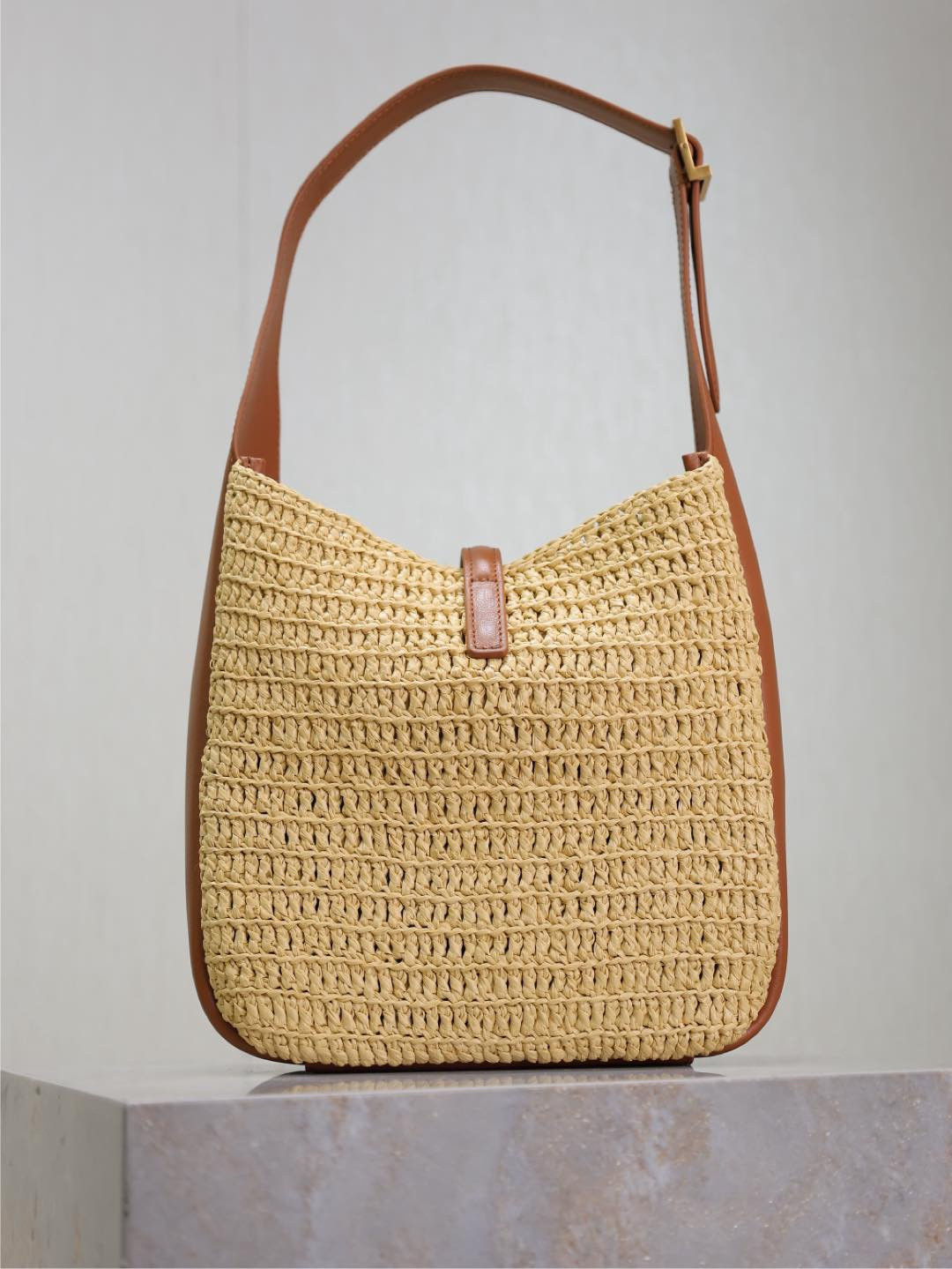 YSL LE 5 À 7 Supple Small in Raffia and leather 22 X 22 X 7-9 CM - Image 10