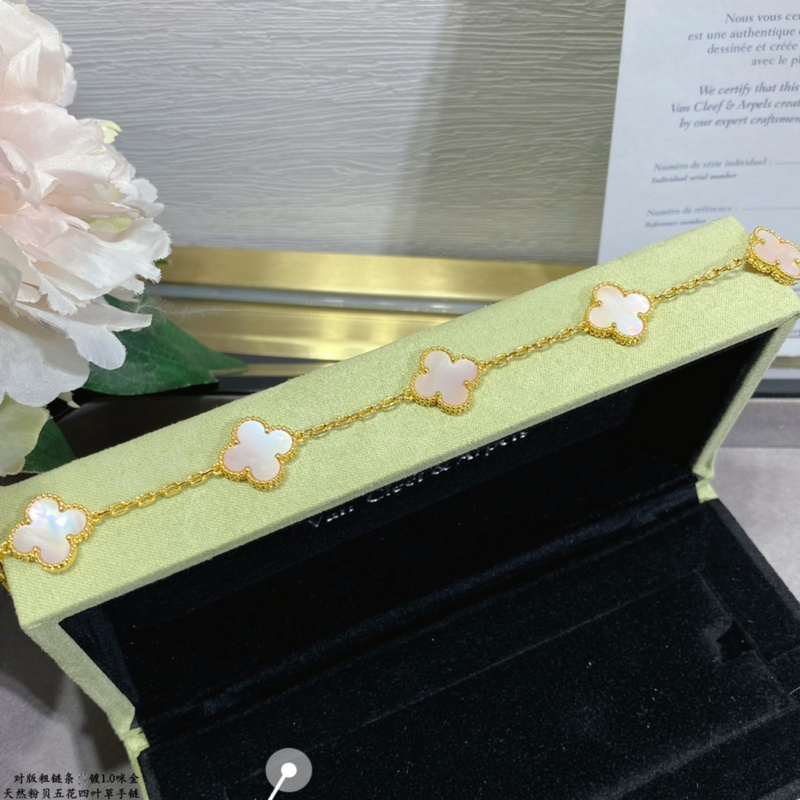 Van Cleef&Arpels Jewelry Bracelets Accessories - Image 10