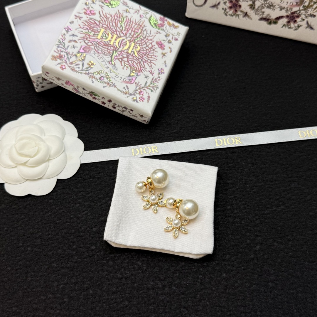 Dior Jewelry Earring Classic CDIogo with Brilliant Sunflower PearlXY85 - PONI - Image 2