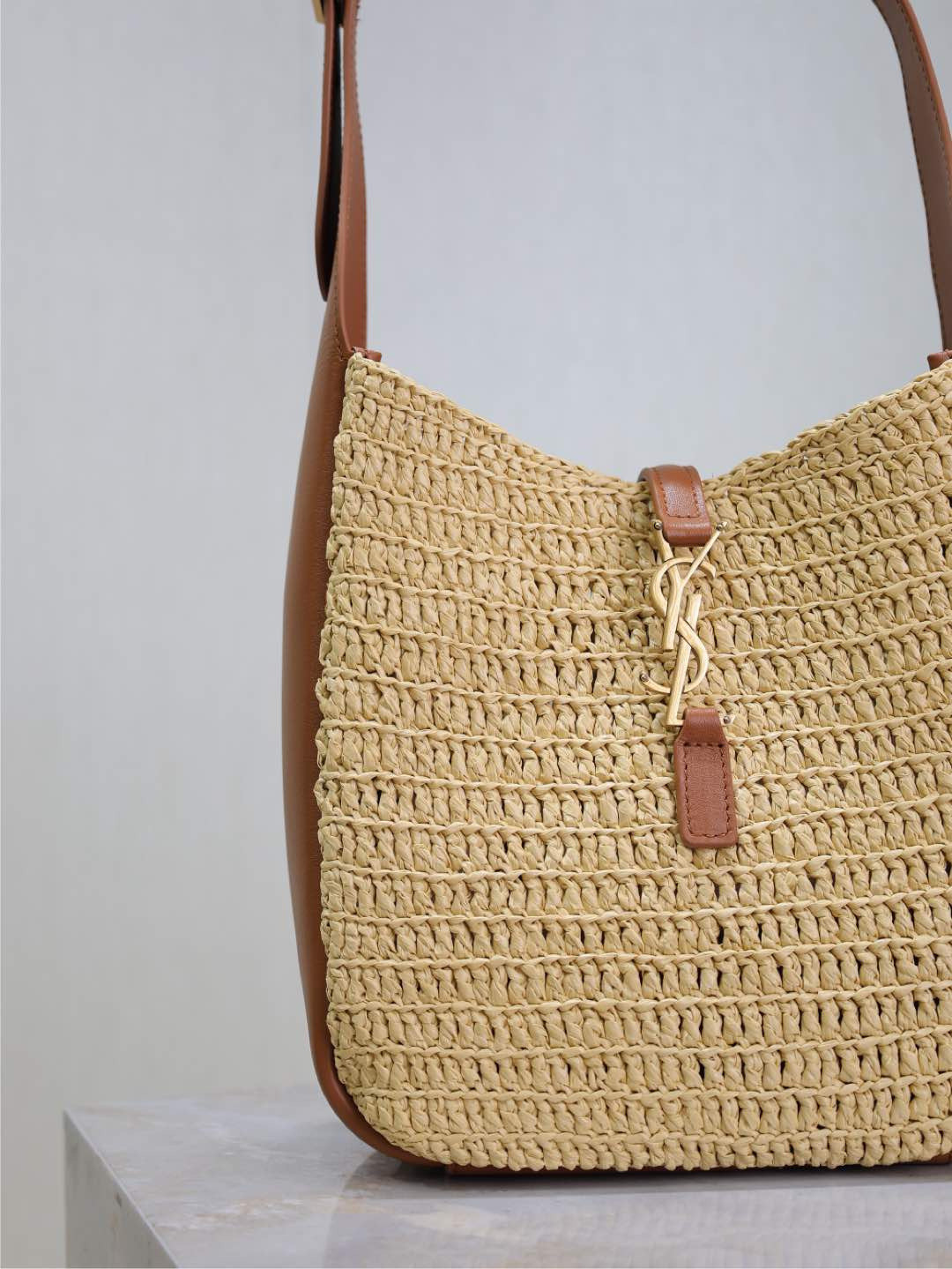 YSL LE 5 À 7 Supple Small in Raffia and leather 22 X 22 X 7-9 CM - Image 9