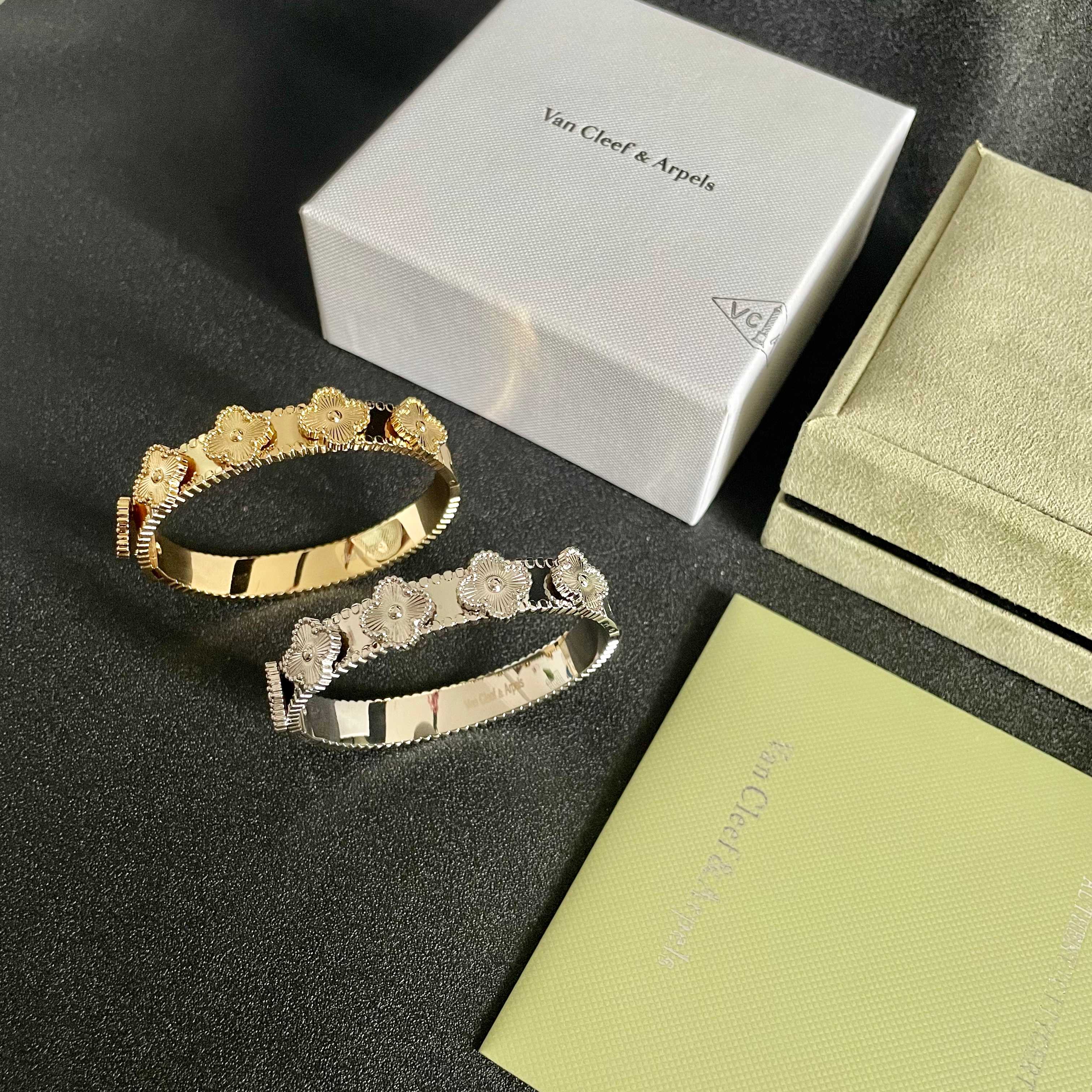 Van Cleef & Arpels Bangle Jewelry Eye-catching natural beauty - SUPER-MIRROR