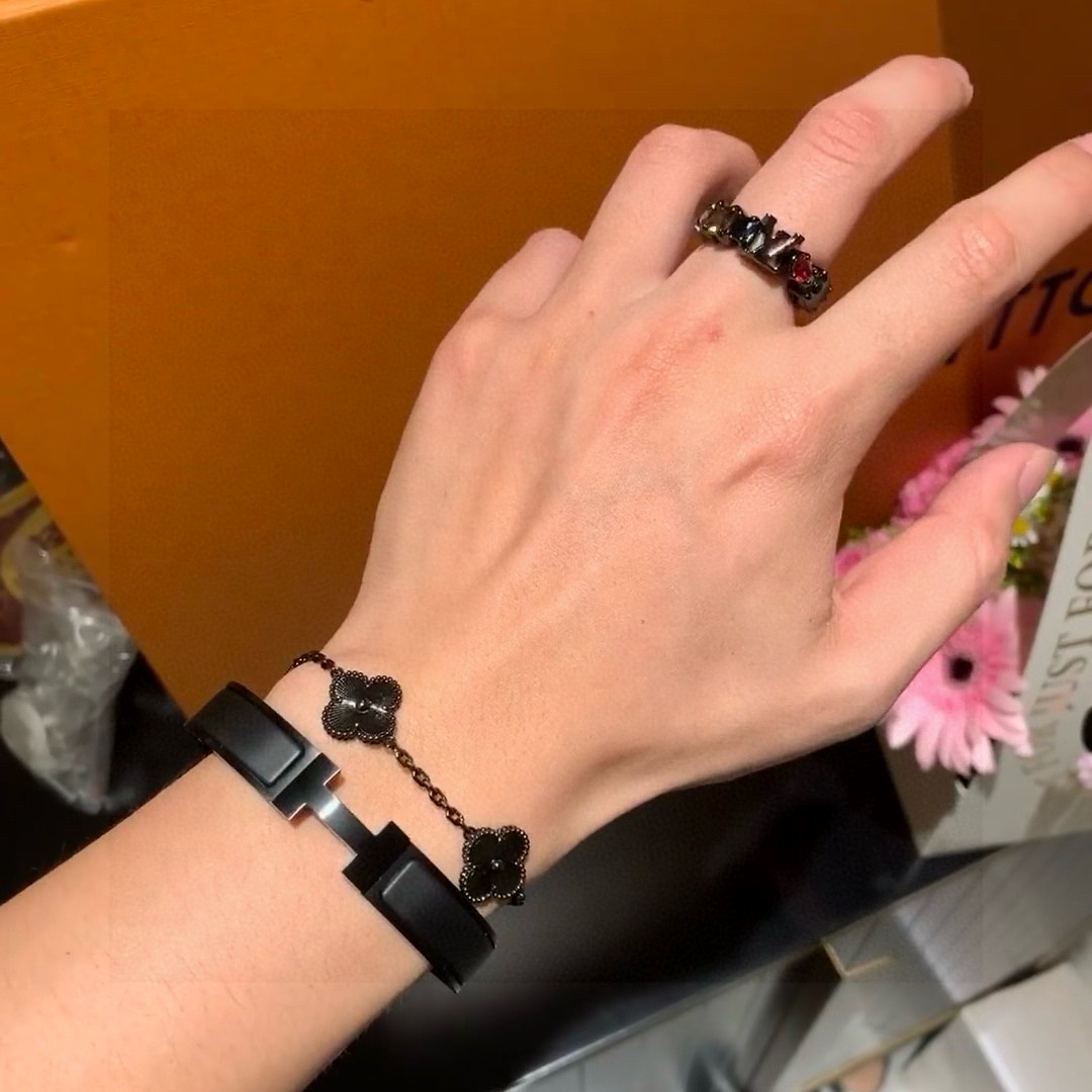 Louis Vuitton Jewelry Rings imported black diamond zircon series modeling ring neutral - PONI - Image 8