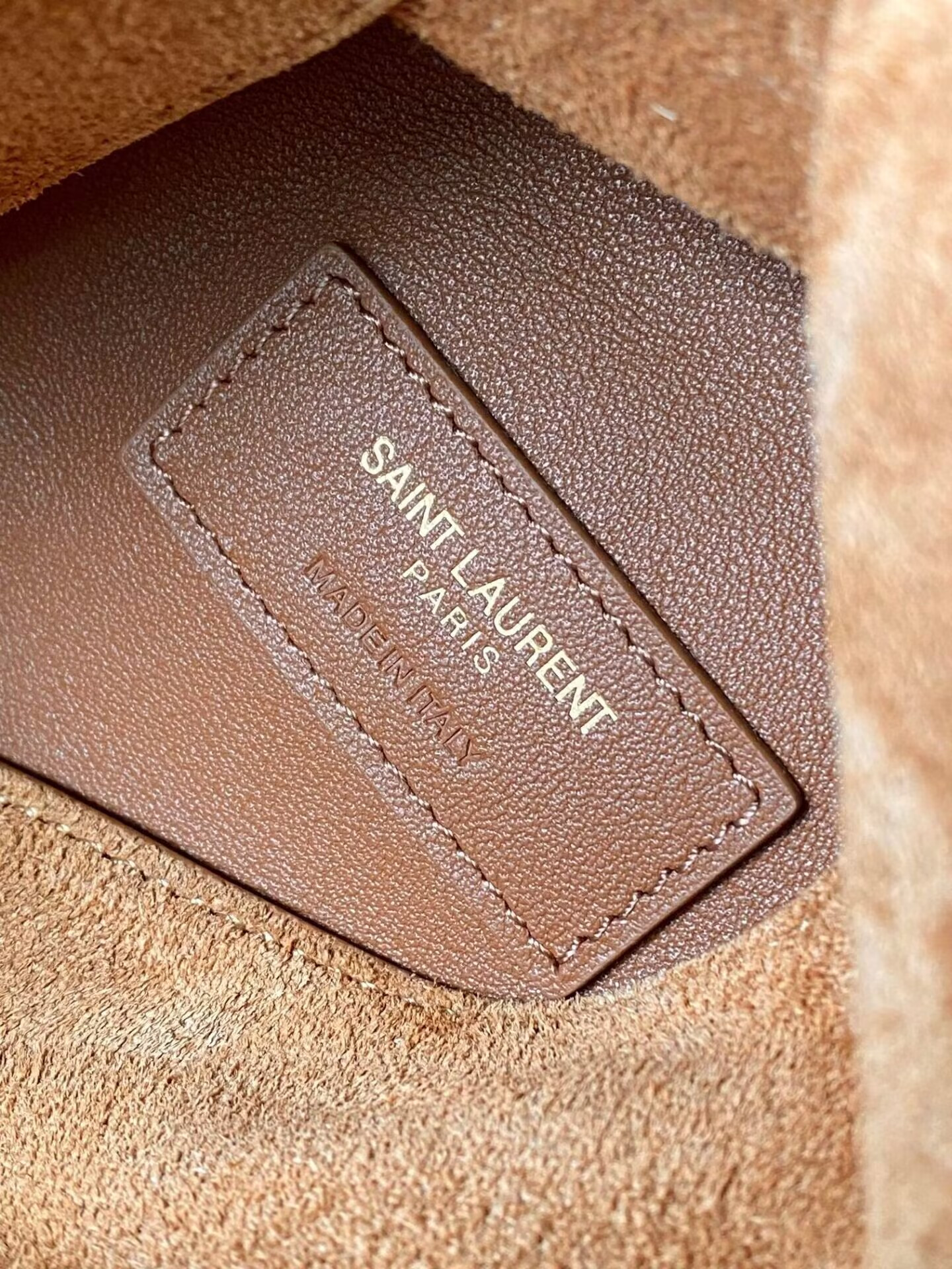 YSL LE 5 À 7 SUPPLE LARGE IN SUEDE 30 X 31 X 13 CM #2 - Image 9