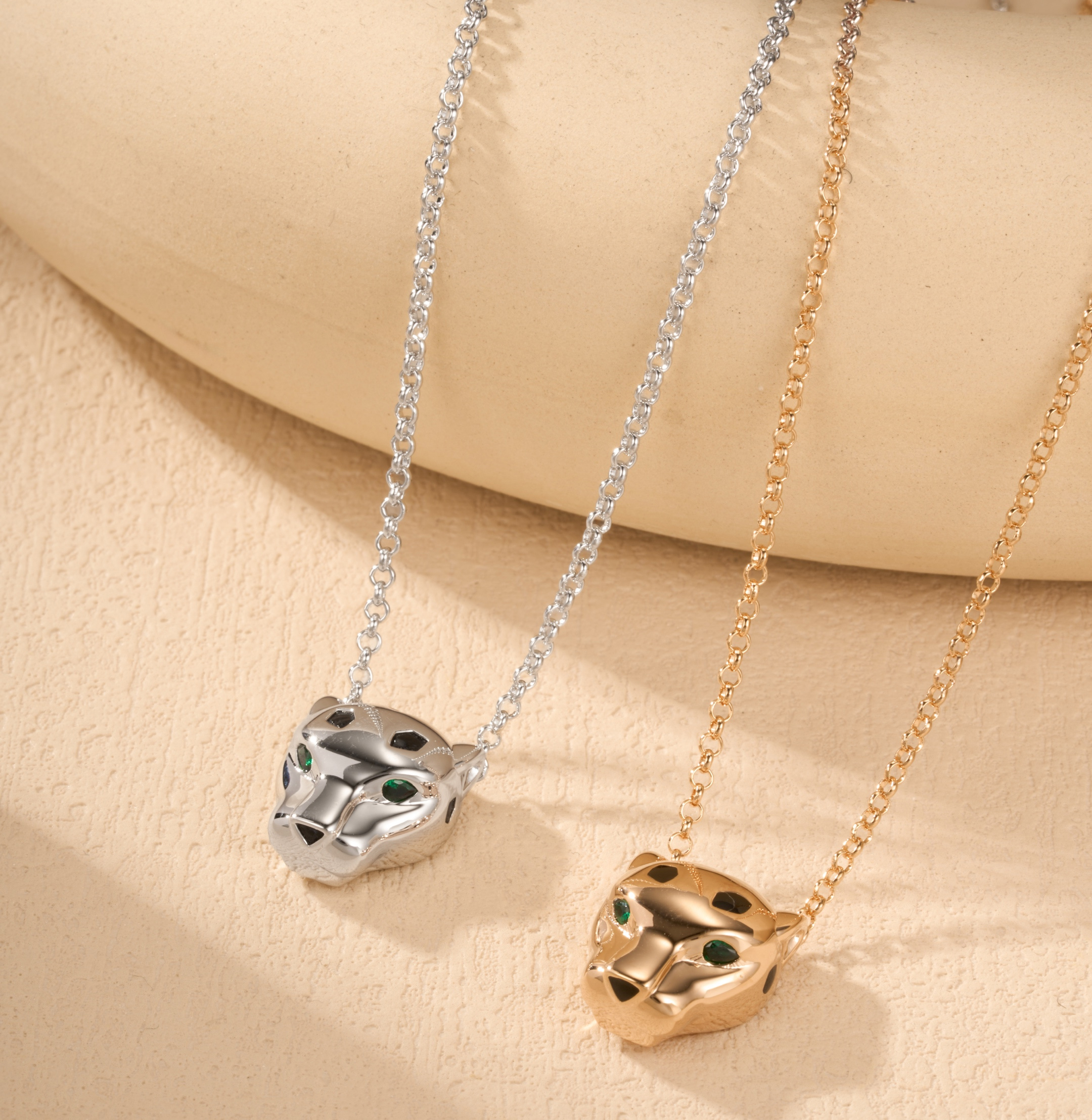 Cartier panther head pendant necklace, V gold plated material - SUPER-MIRROR