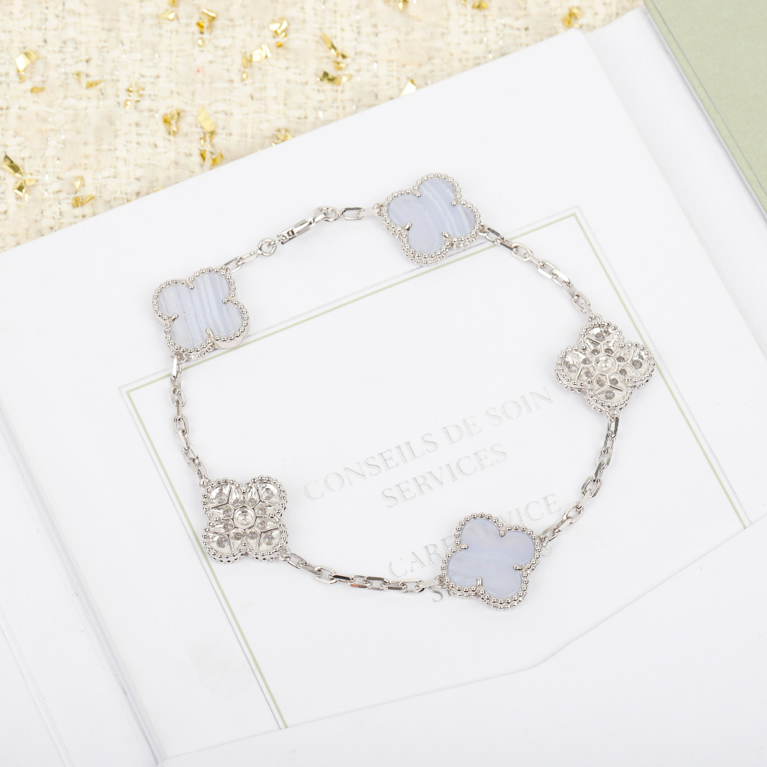 Van Cleef & Arpels Vintage Alhambra Collection Purple Floral Pattern Bracelet - SUPER-MIRROR