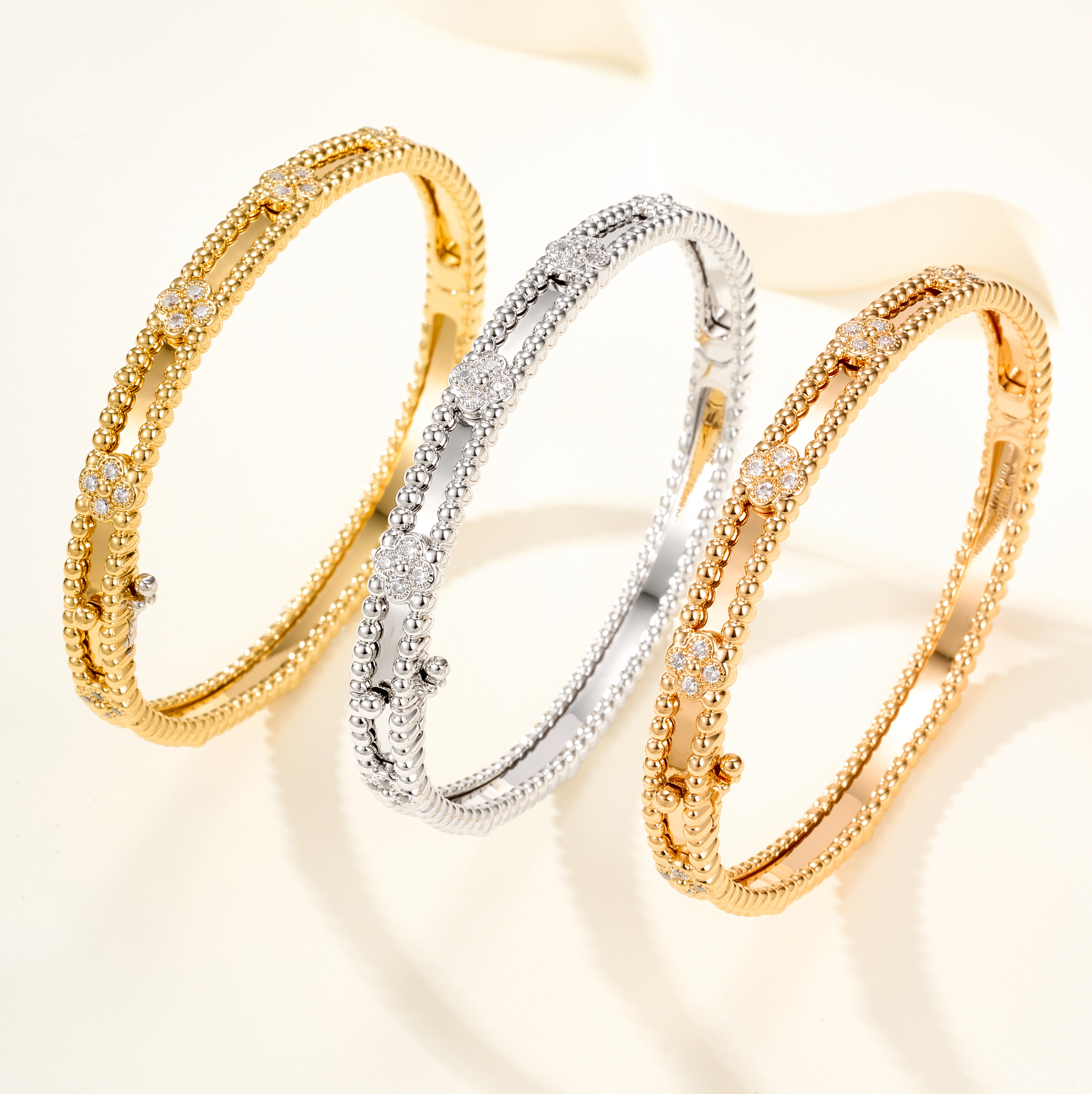 Van Cleef & Arpels Narrow Kaleidoscope Diamond Bangle - SUPER-MIRROR