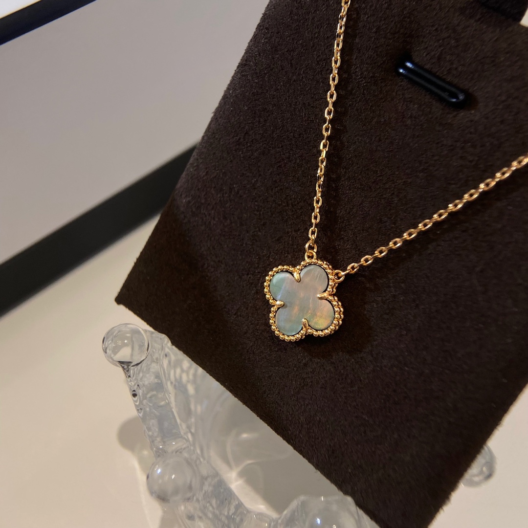 Van Cleef & Arpels Vintage Alhambra Classic Grey Mother-of-Pearl Four-Leaf Clover Necklace.Medium - SUPER-MIRROR