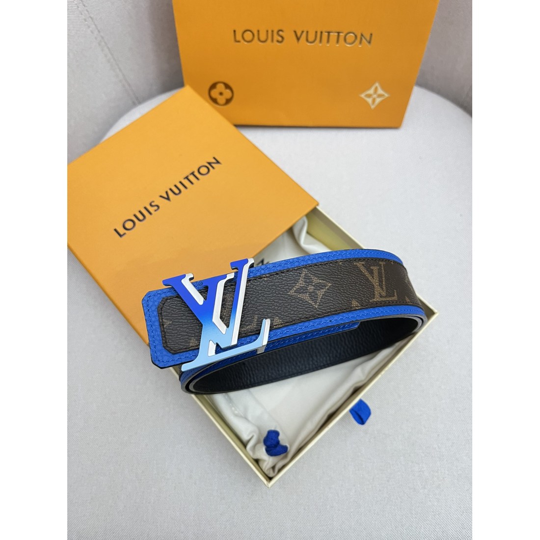Lv Fade LOGO Calfskin Men's Belt - Ultra-Collection - Image 3