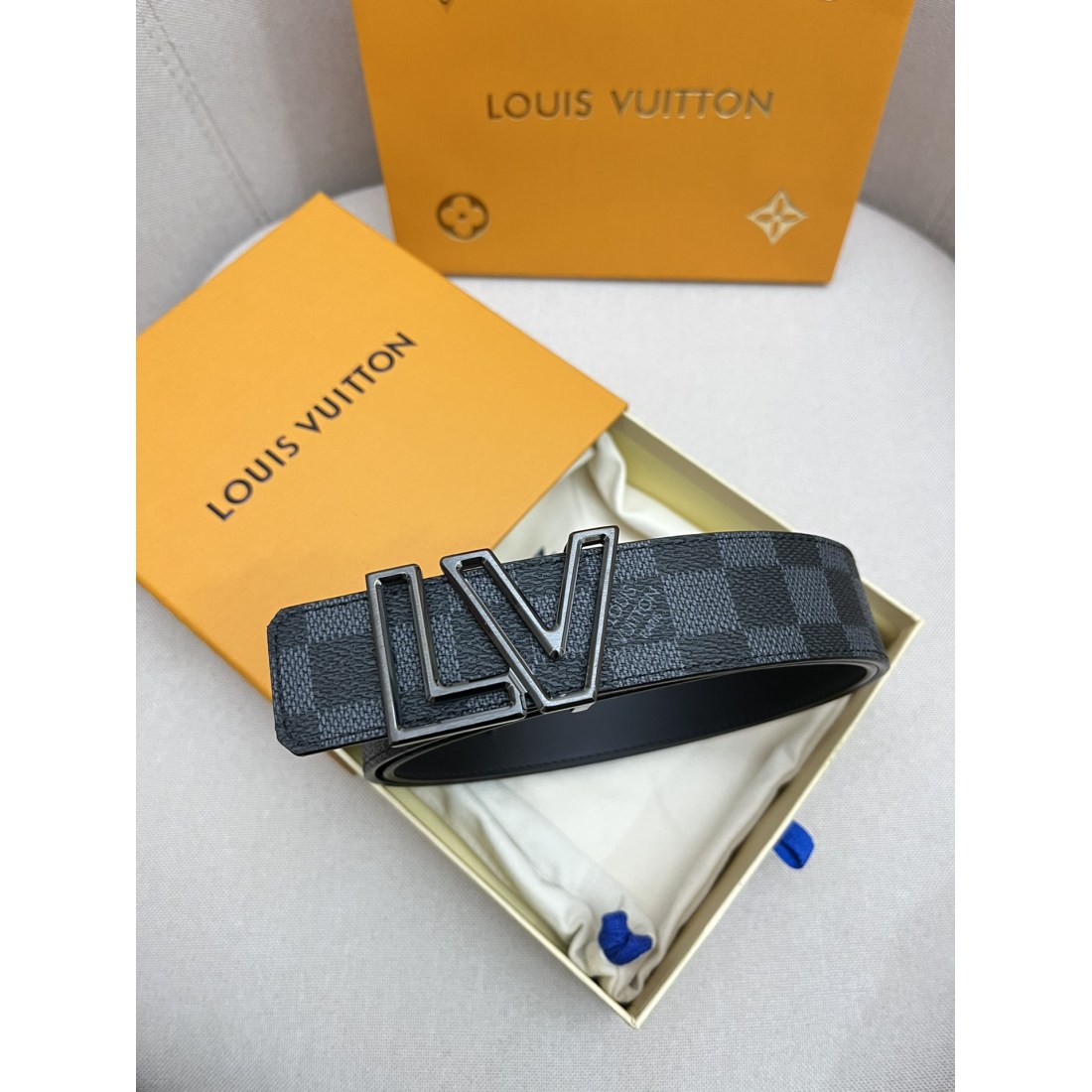 LV Cowhide Men's Belt 40MM - Ultra-Collection - Image 2