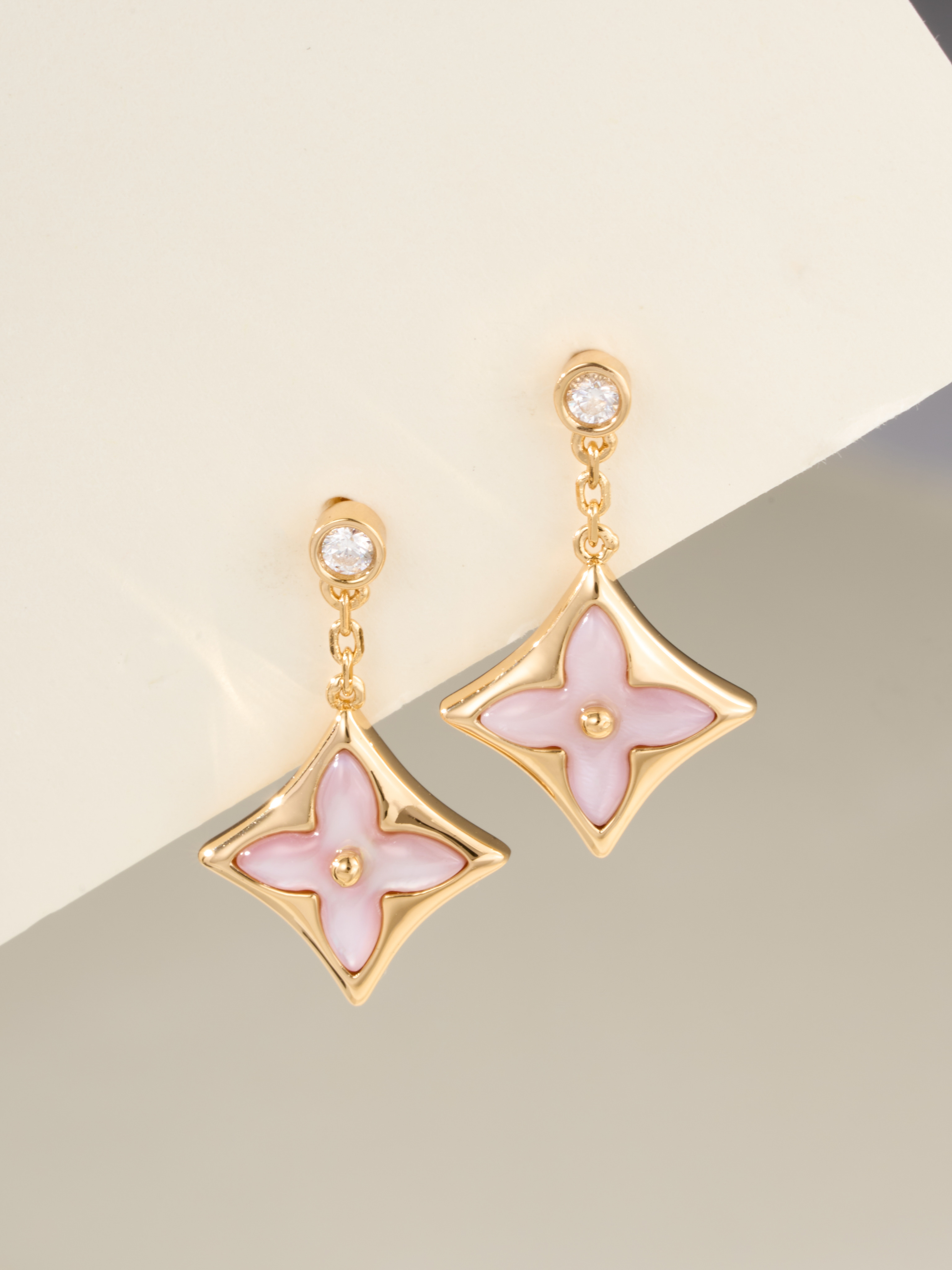 Louis Vuitton Color Blossom Series Mother-of-Pearl Flower Earring - PONI - Image 3