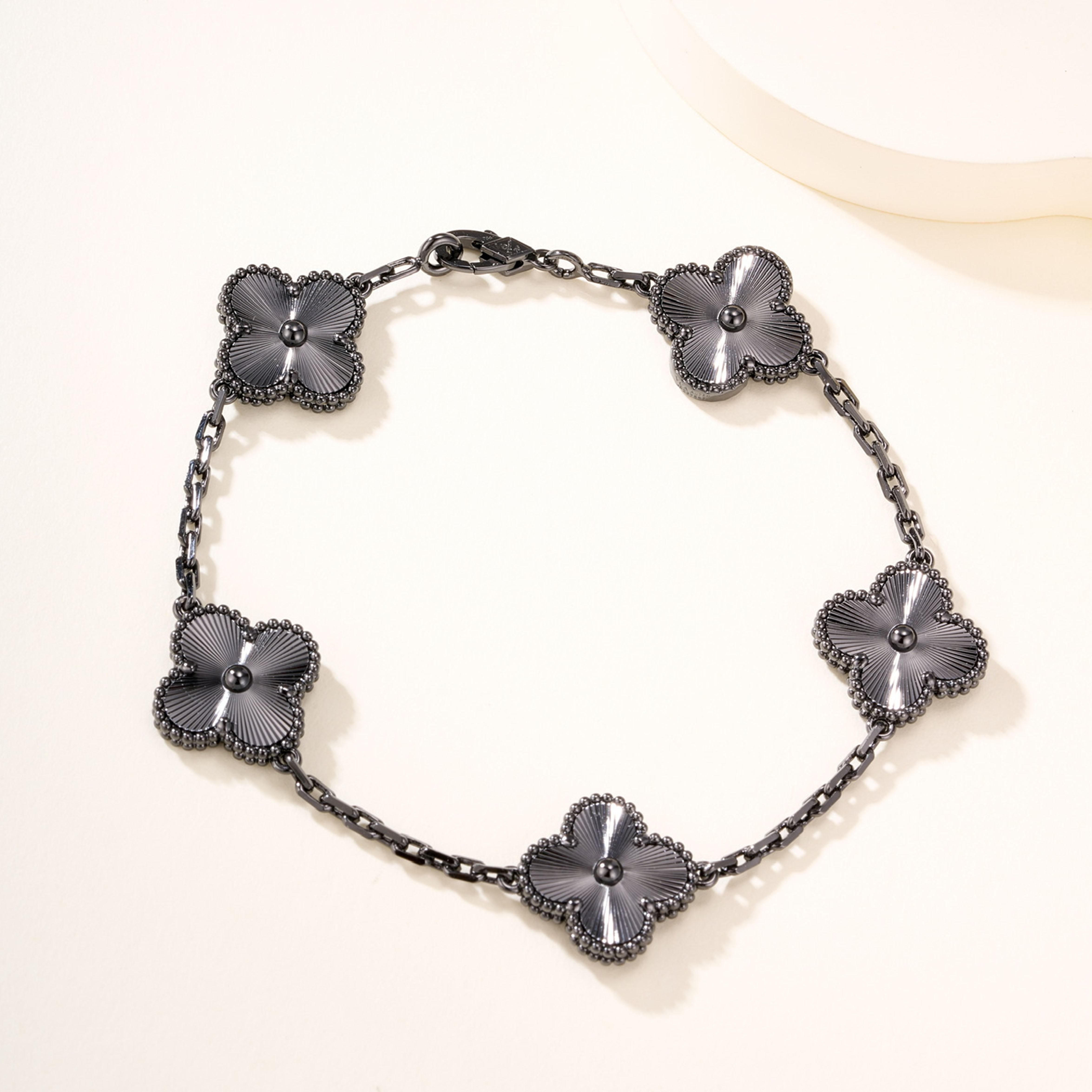 Van Cleef & Arpels Vintage Alhambra Bracelet Black Gold Floral Pattern - SUPER-MIRROR
