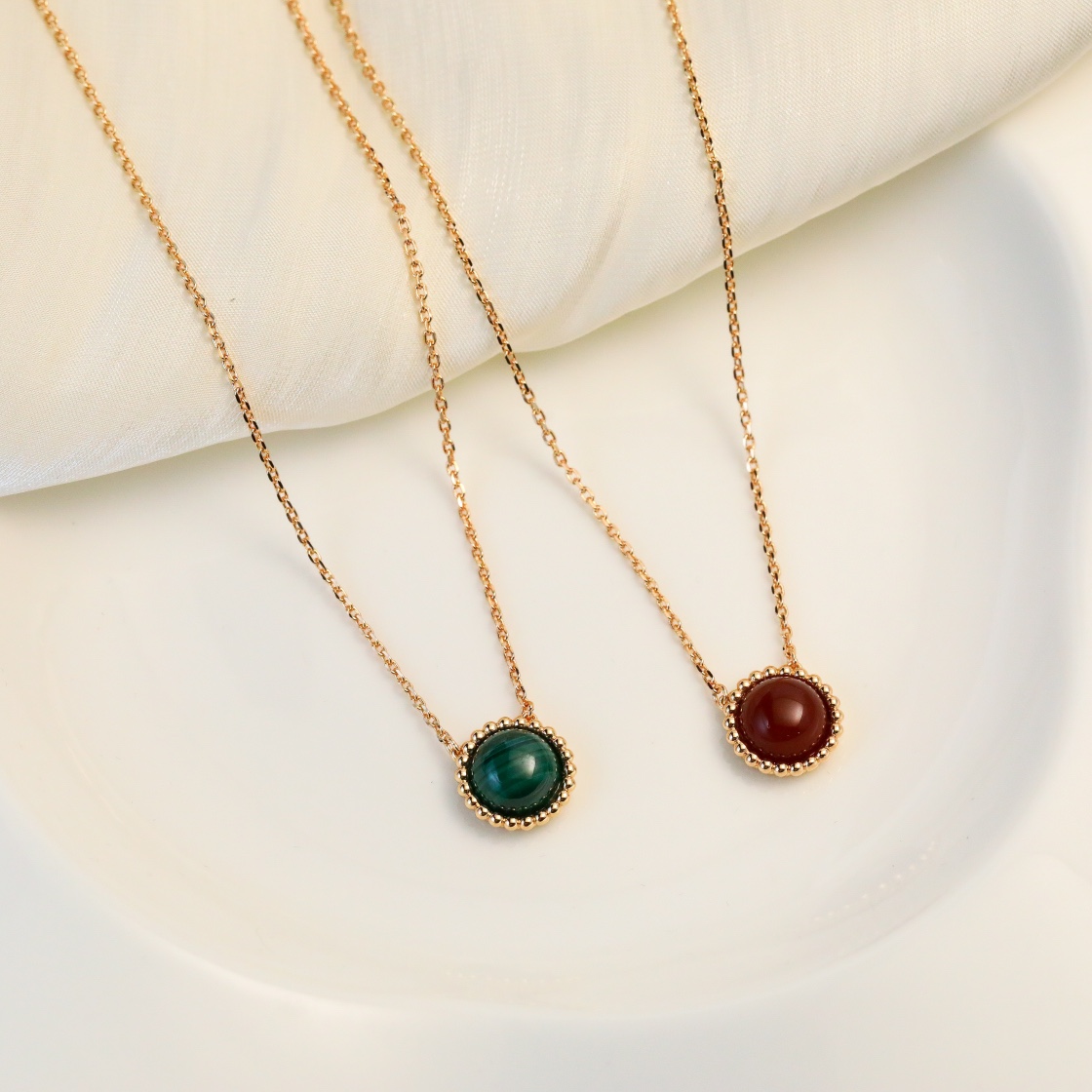Van Cleef & Arpels Perlee rose gold necklace. - SUPER-MIRROR