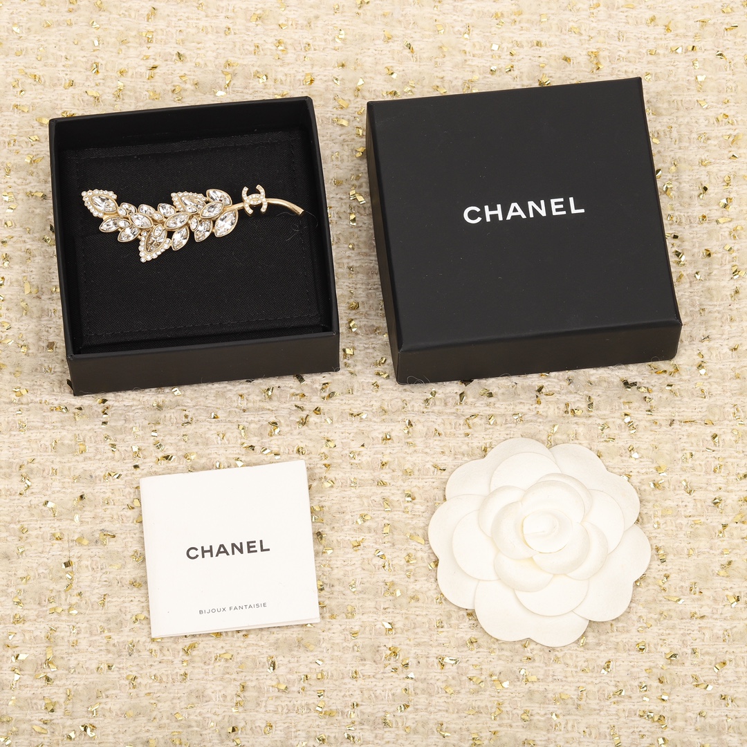 Chanel Diamond Wheat Ear Leaf Brooches