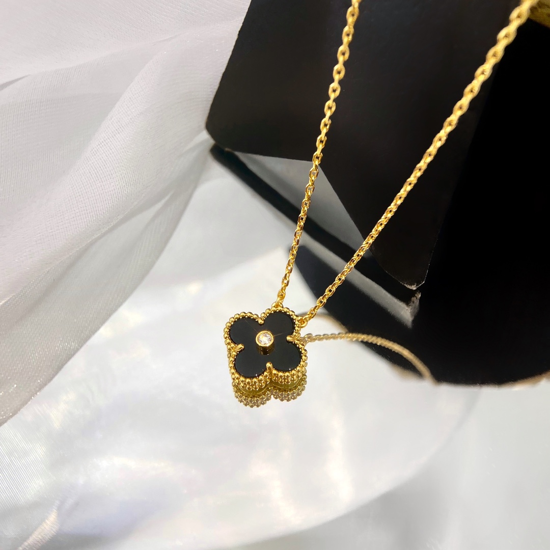 Van Cleef & Arpels Vintage Alhambra Classic Black Onyx Single Diamond Necklace - SUPER-MIRROR