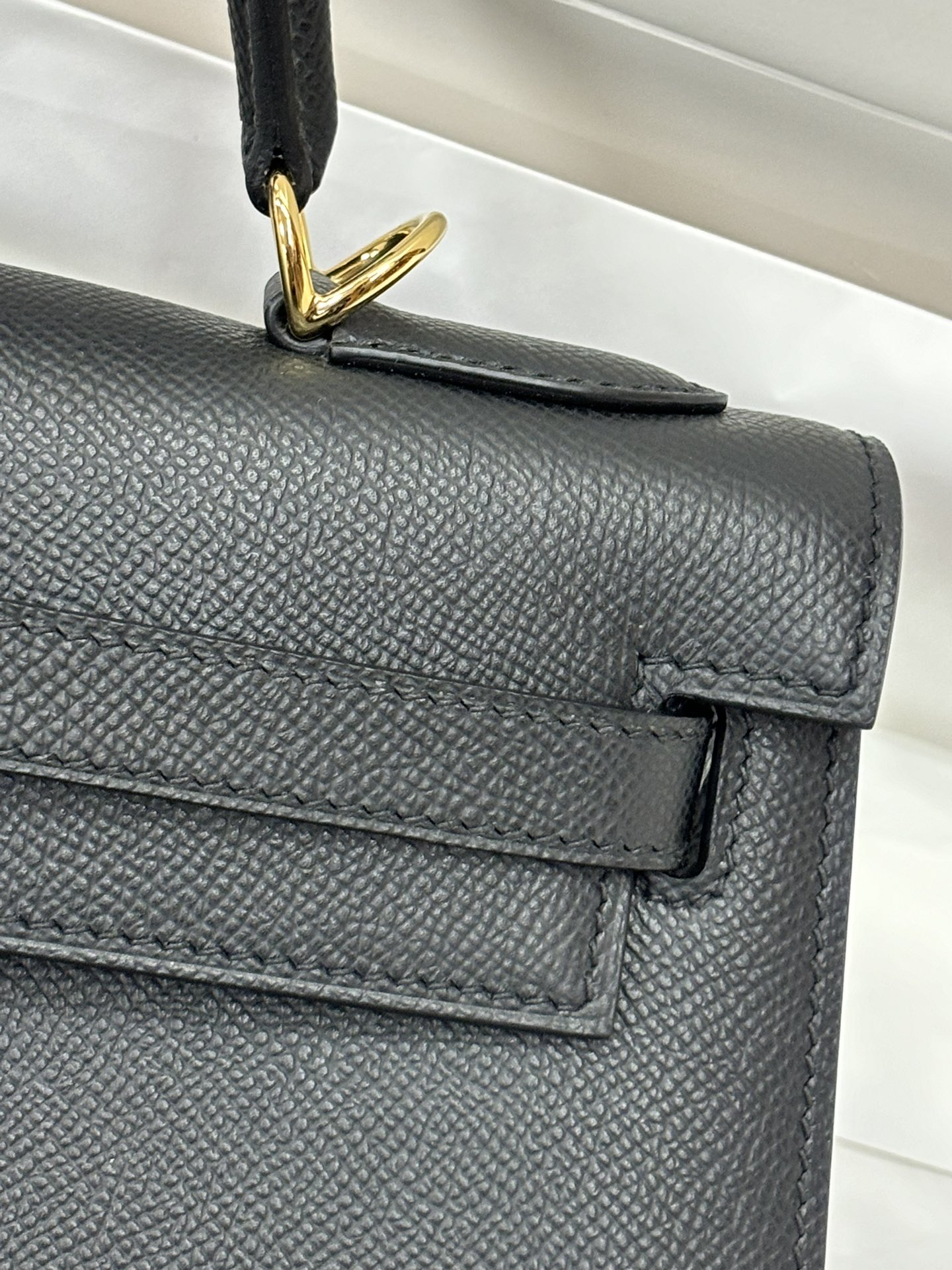 Hermès Kelly Sellier 28 Noir Epsom Leather Gold Hardware - Image 3